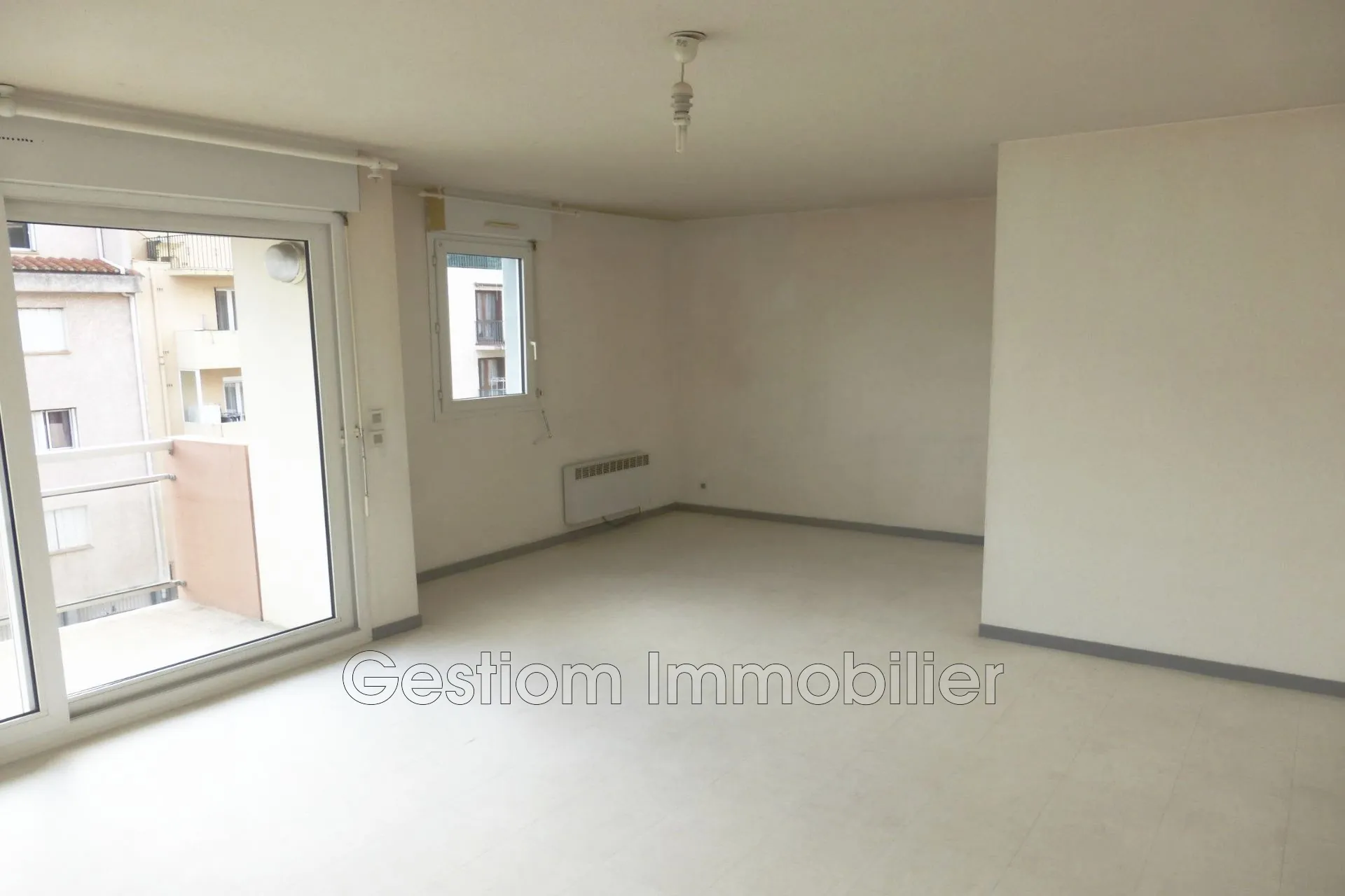 À vendre appartement F2 à Perpignan avec terrasse, garage et cave en résidence sécurisée