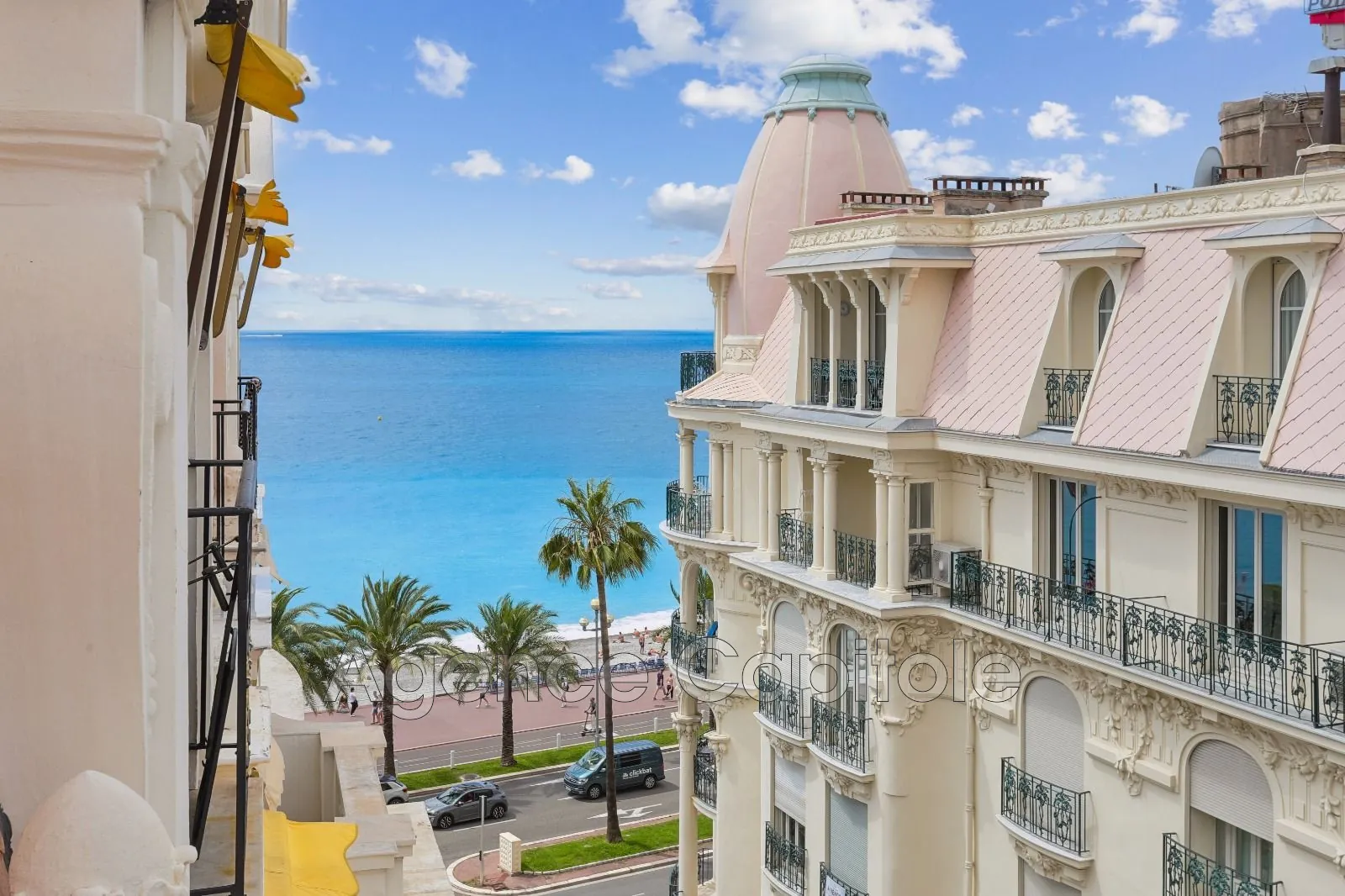 Studio à vendre au Negresco, vue mer, dernier étage à Nice