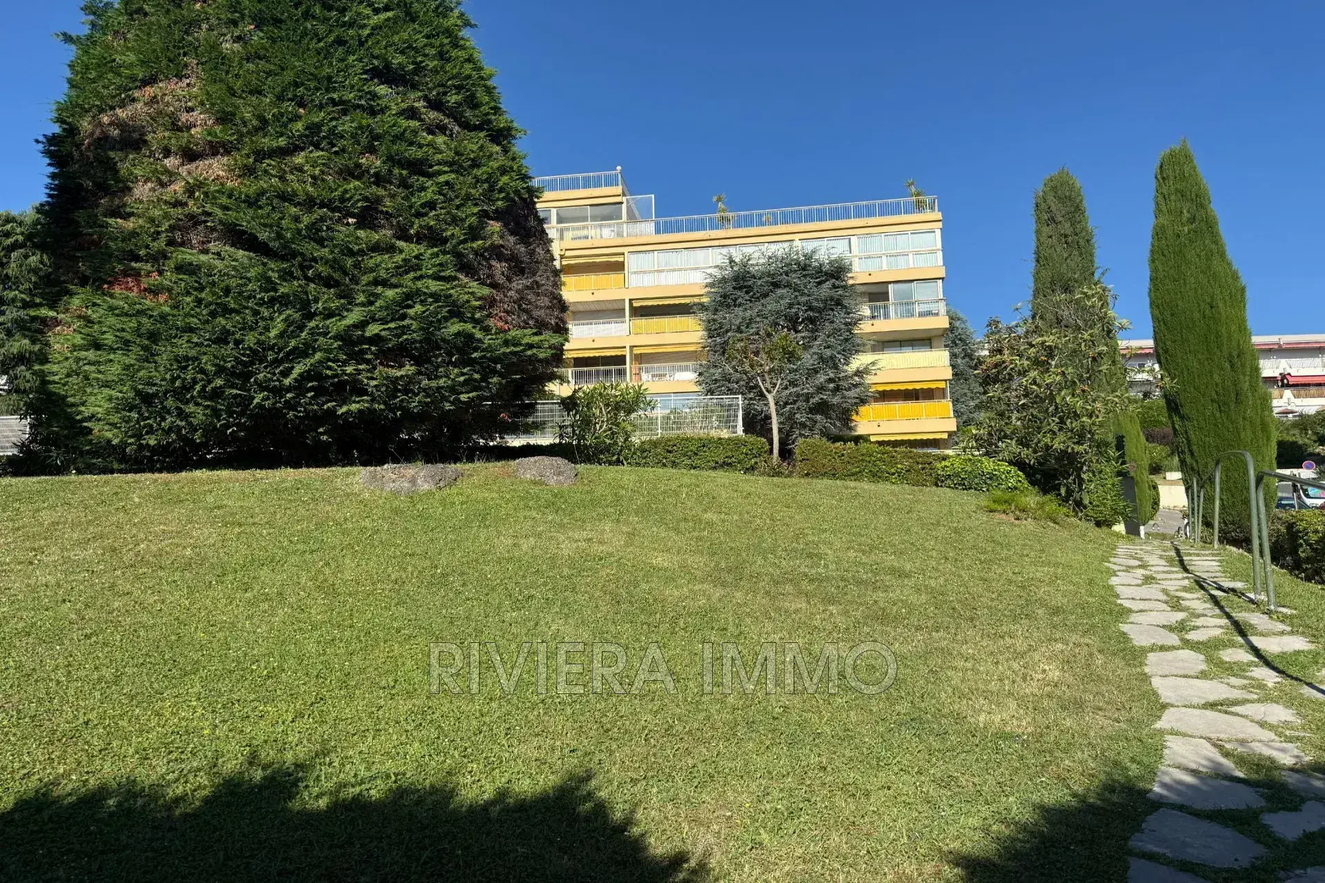 Appartements 2 pièces à Mandelieu-la-Napoule avec terrasses et parking