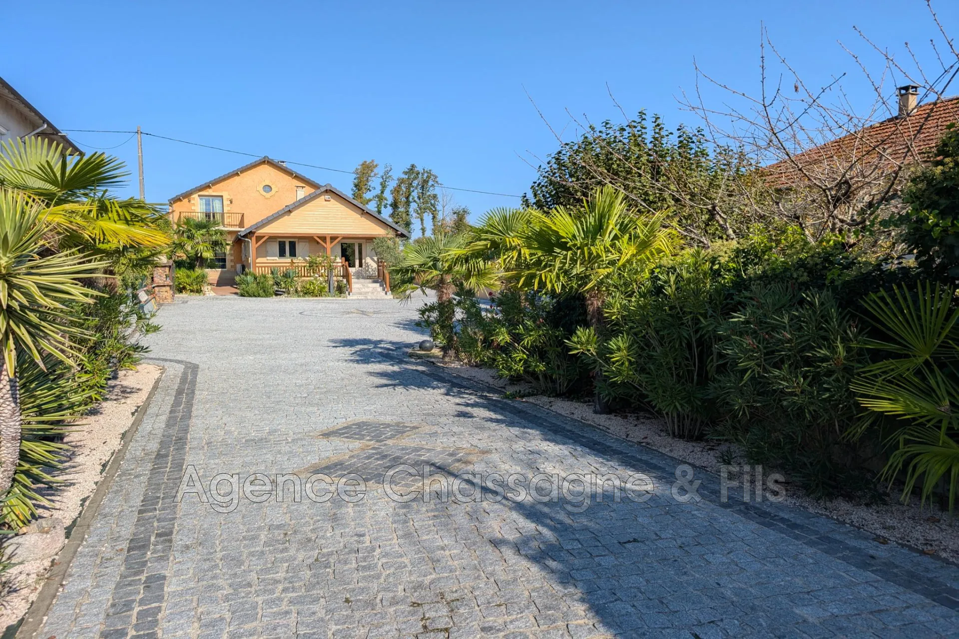 Maison familiale à Brive Ouest de 175 m² avec dépendance et grand terrain
