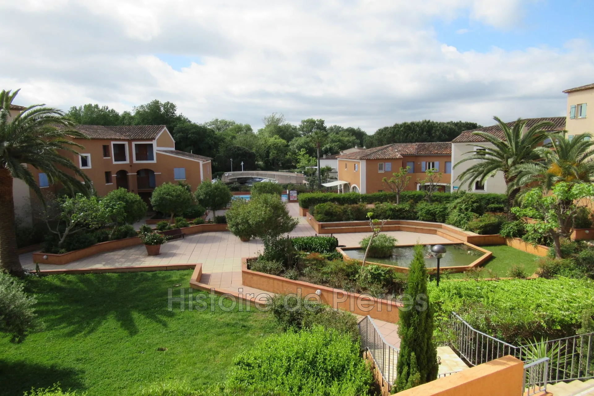 Appartement T2 avec terrasse, piscine et vue sur Port-Cogolin, Golfe de Saint-Tropez