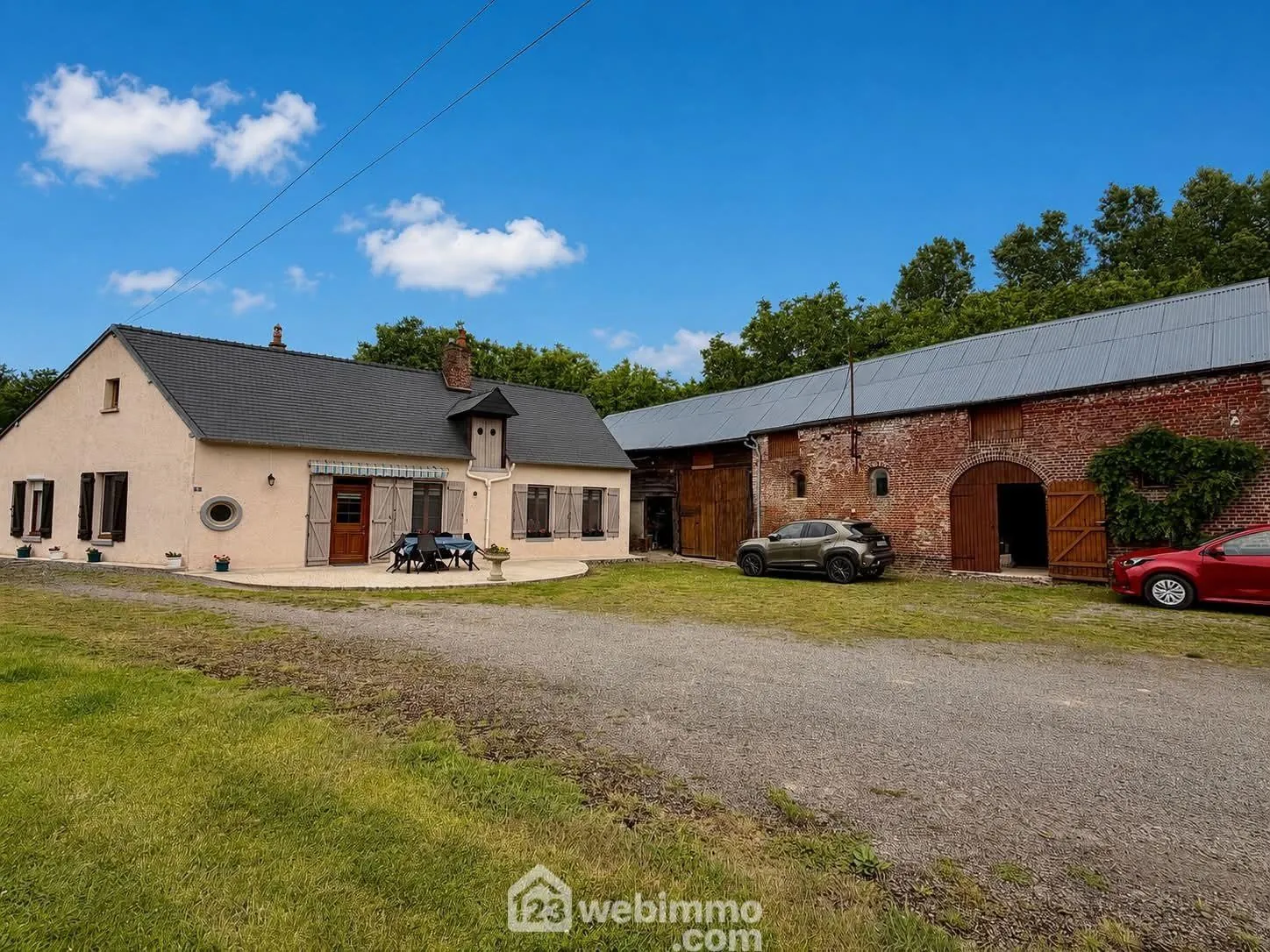 Corps de ferme de 167 m² avec terrain constructible à Lugny
