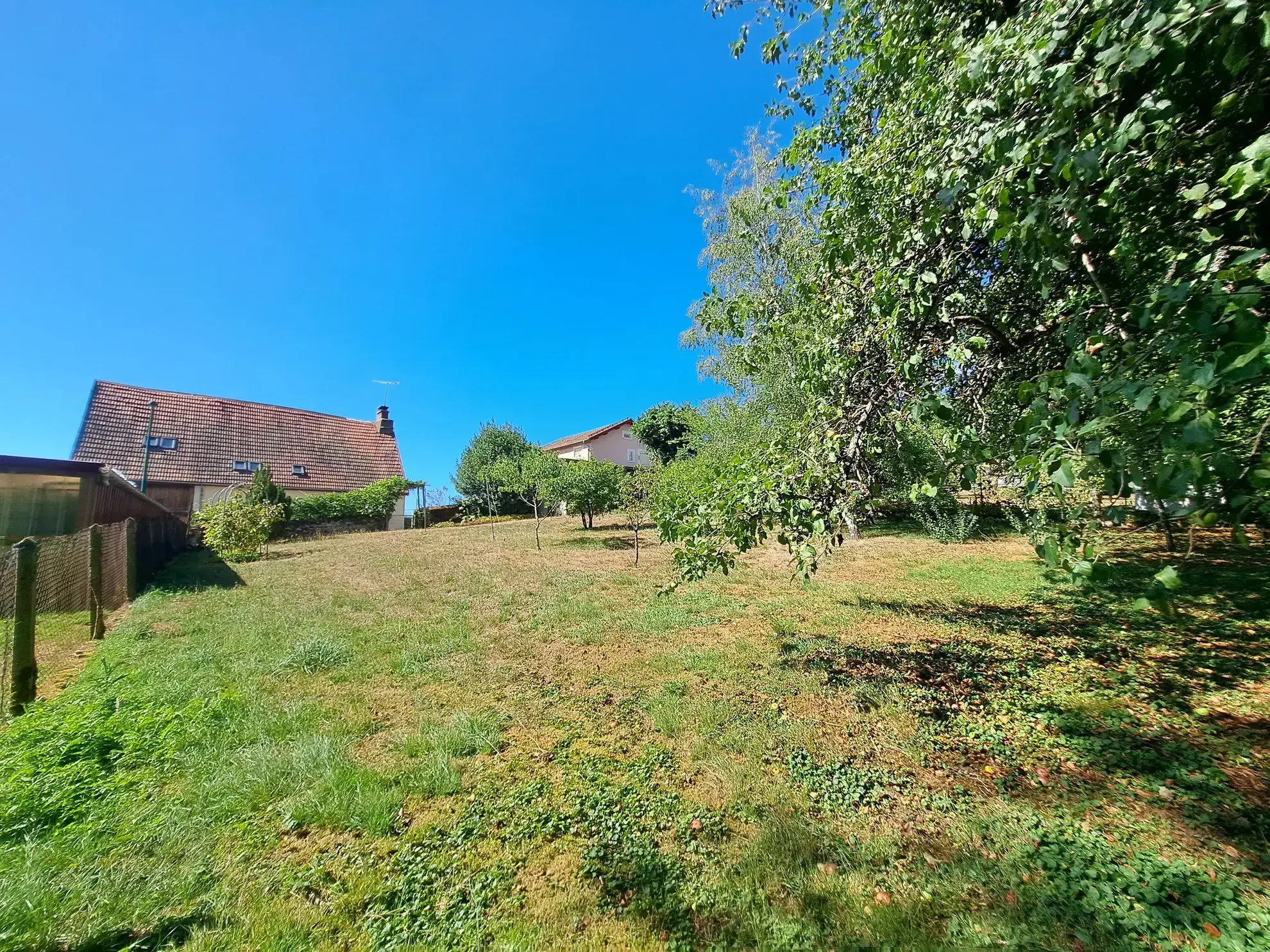 À vendre maison charmante avec dépendances et jardin à Job - 77 m²