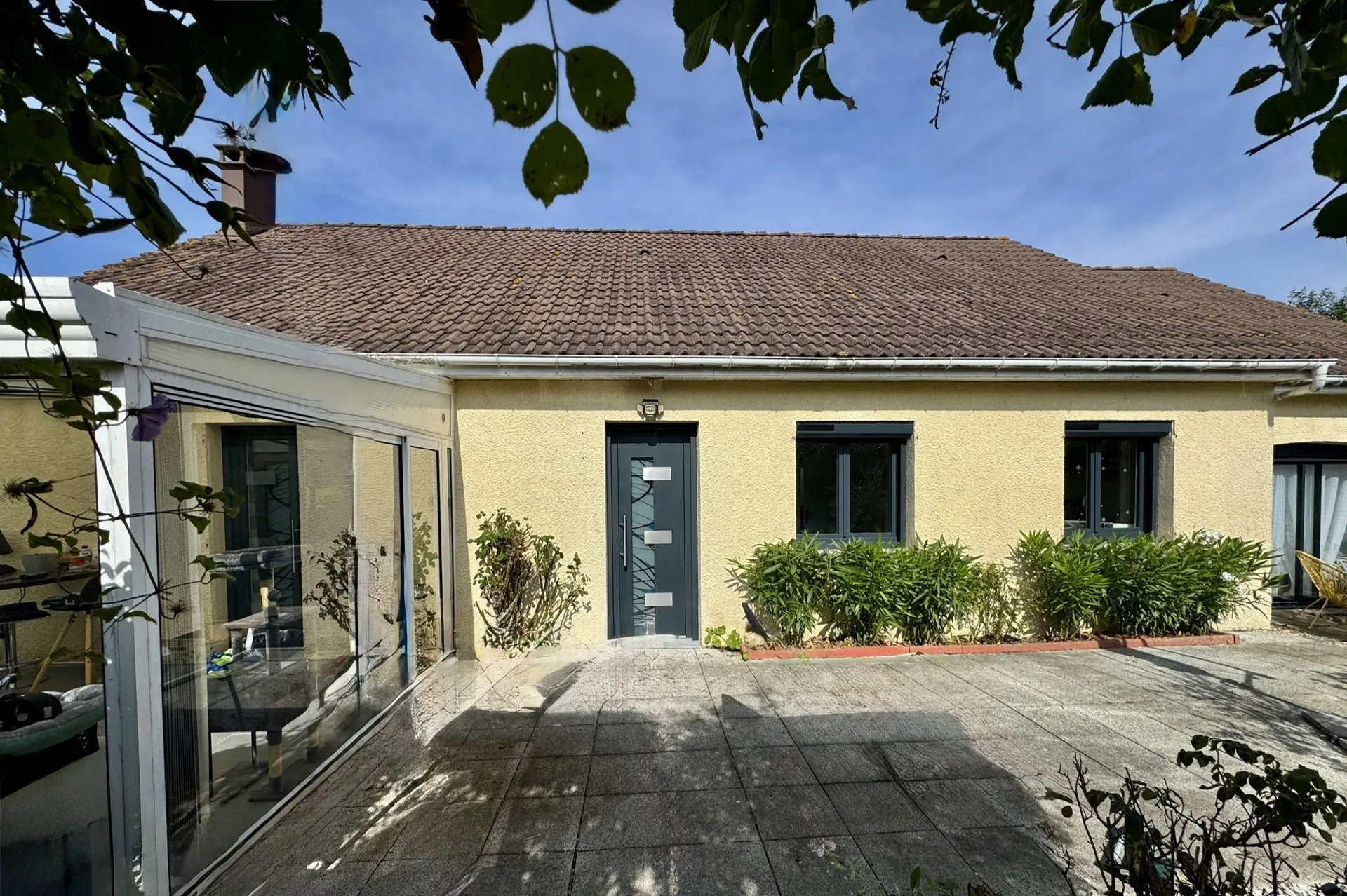 Maison de plain-pied à vendre à Fontaine-le-Dun avec 4 chambres et jardin arboré
