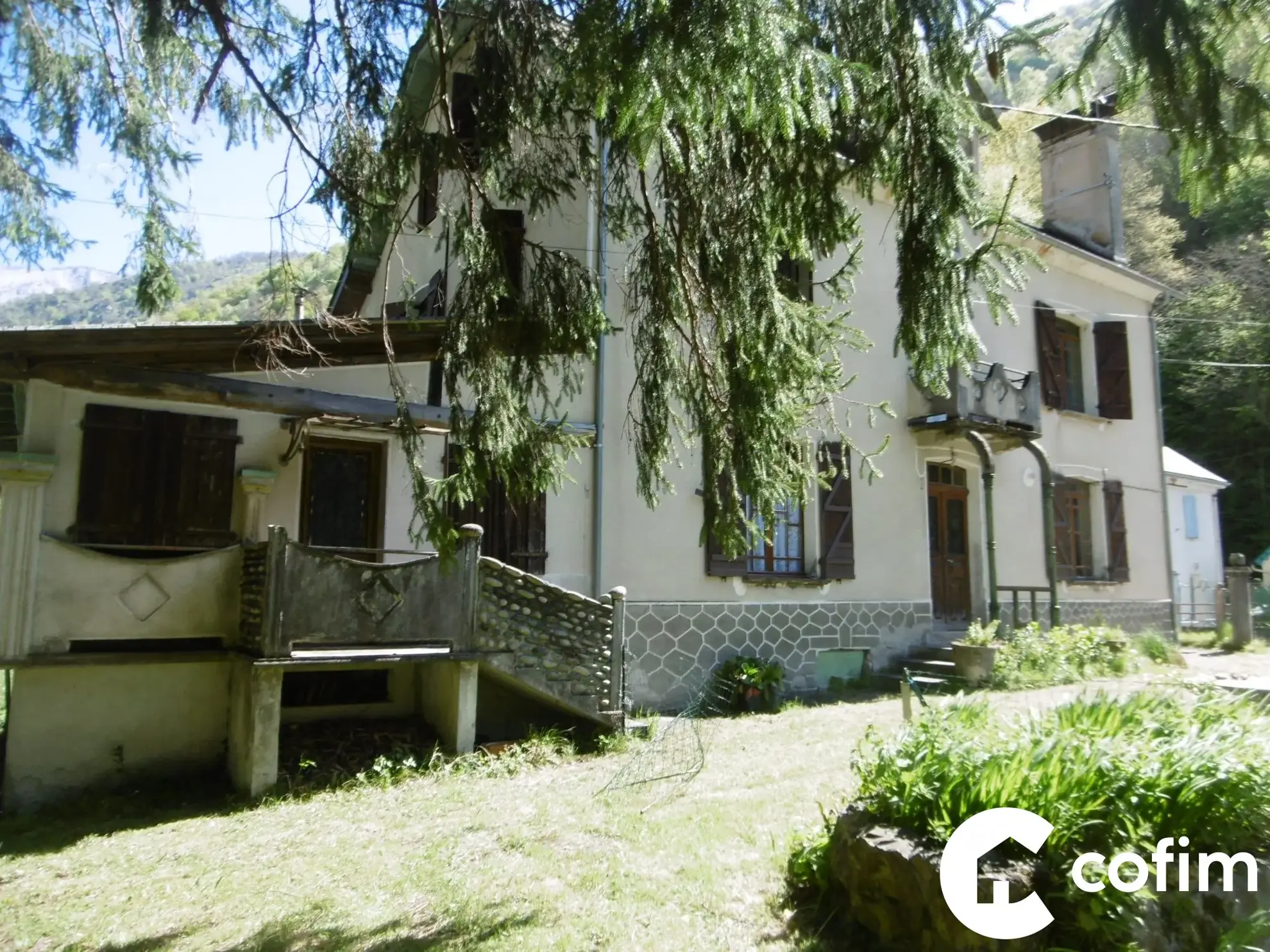 Grande maison ancienne avec vue vallée à Ferrières, idéale pour famille nombreuse ou chambres d'hôtes