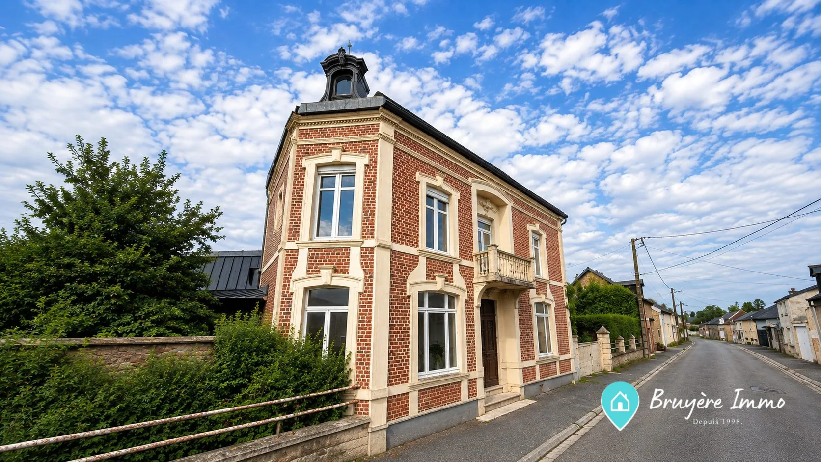 Maison à vendre à La Capelle avec grand garage et espace indépendant