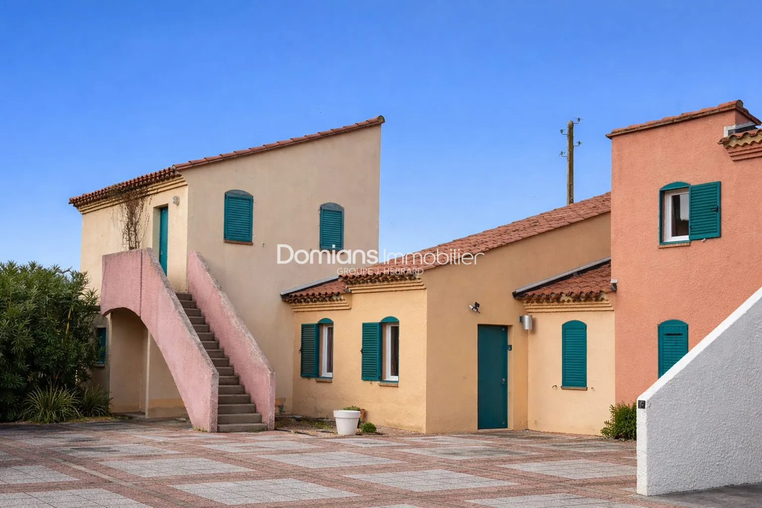Investissement appartement F2 bis à Argelès-sur-Mer avec piscine et bail commercial