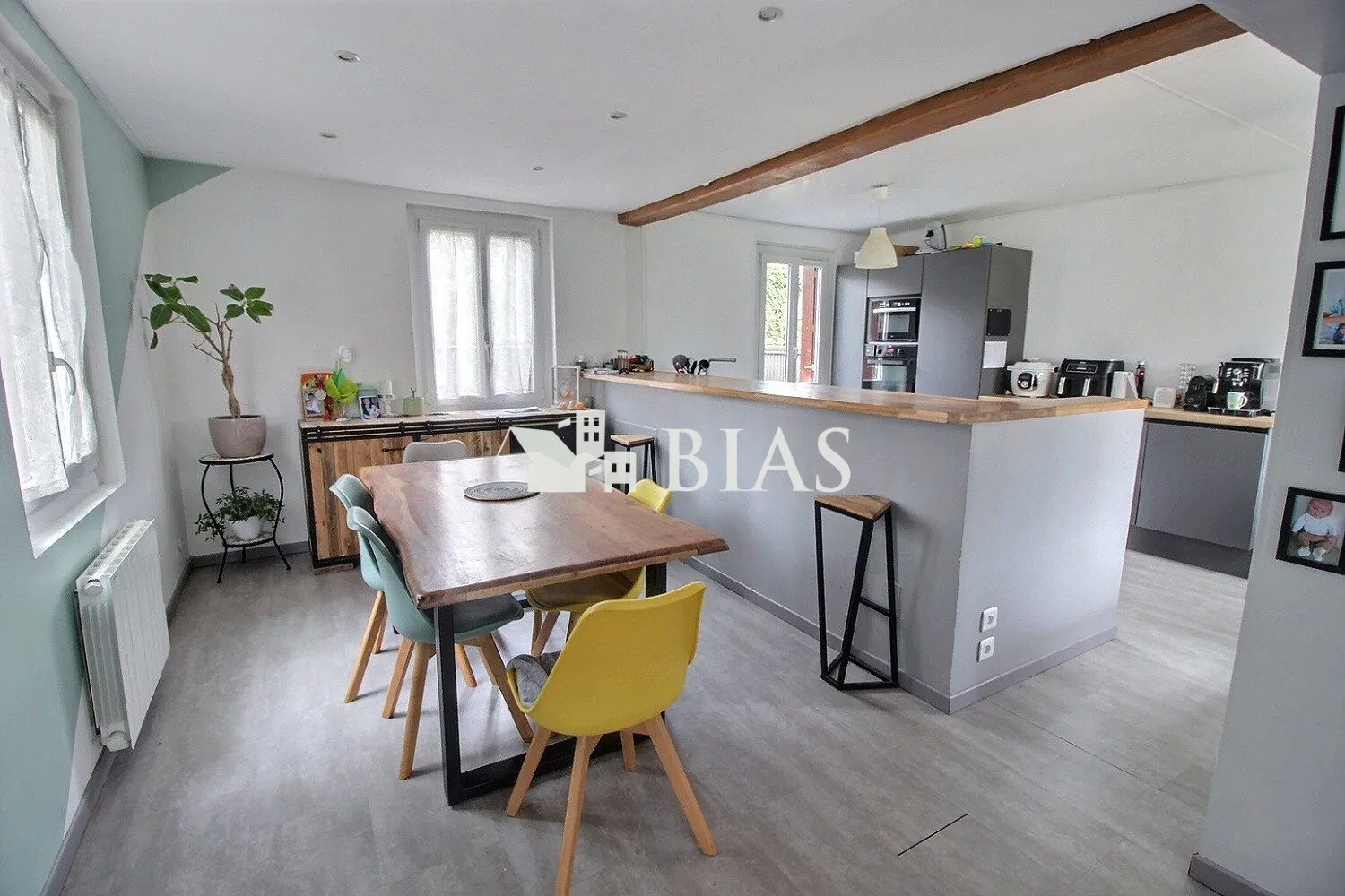 Maison à vendre à Oissel - Charmante demeure avec jardin et garage