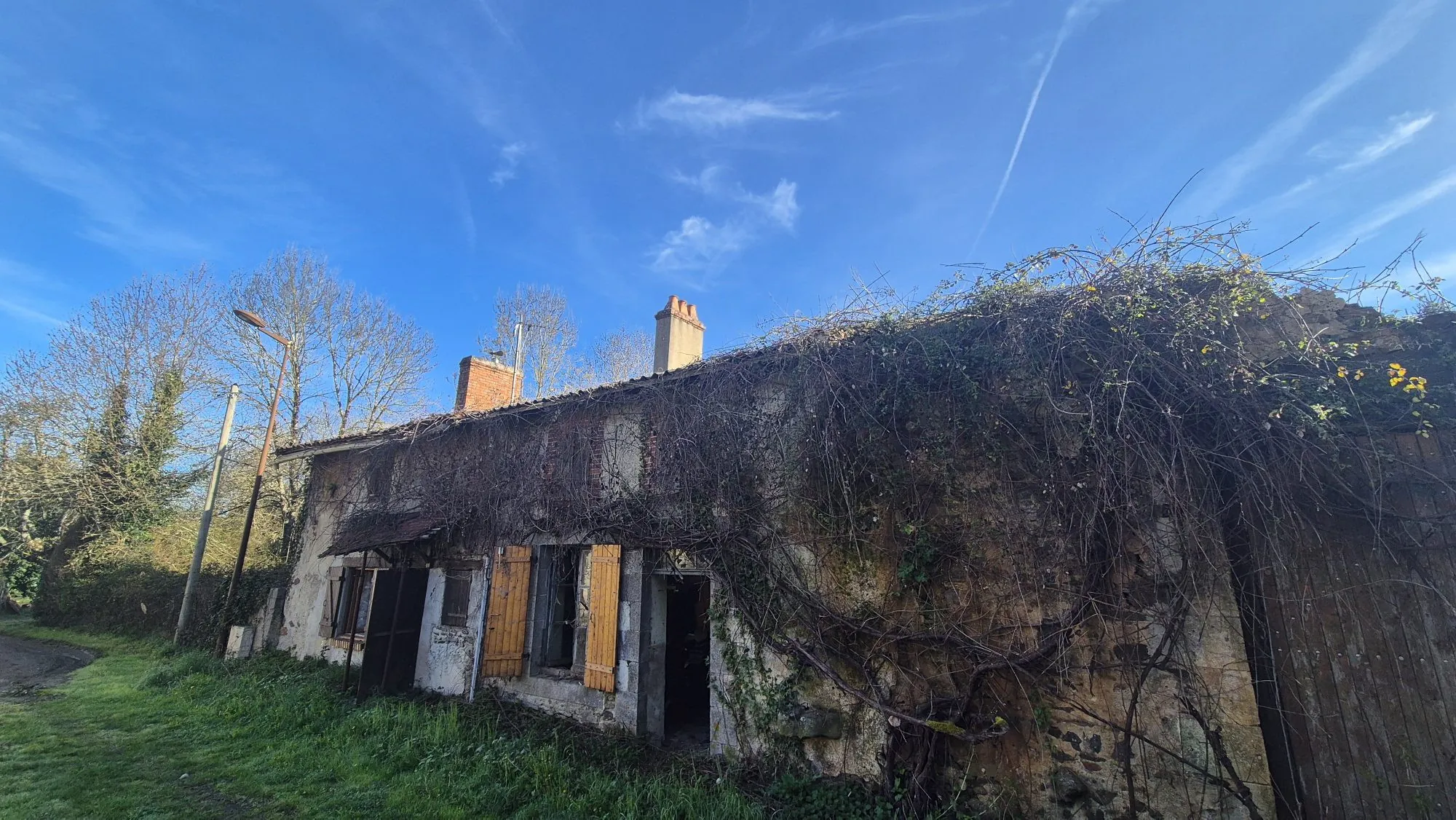 Ensemble immobilier à rénover avec fort potentiel à Val-d'Oire-et-Gartempe