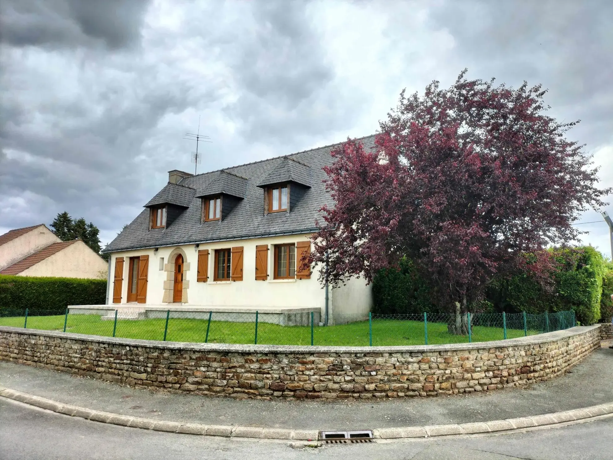 Maison 4 chambres avec sous-sol complet à Saint-Pierre-des-Nids