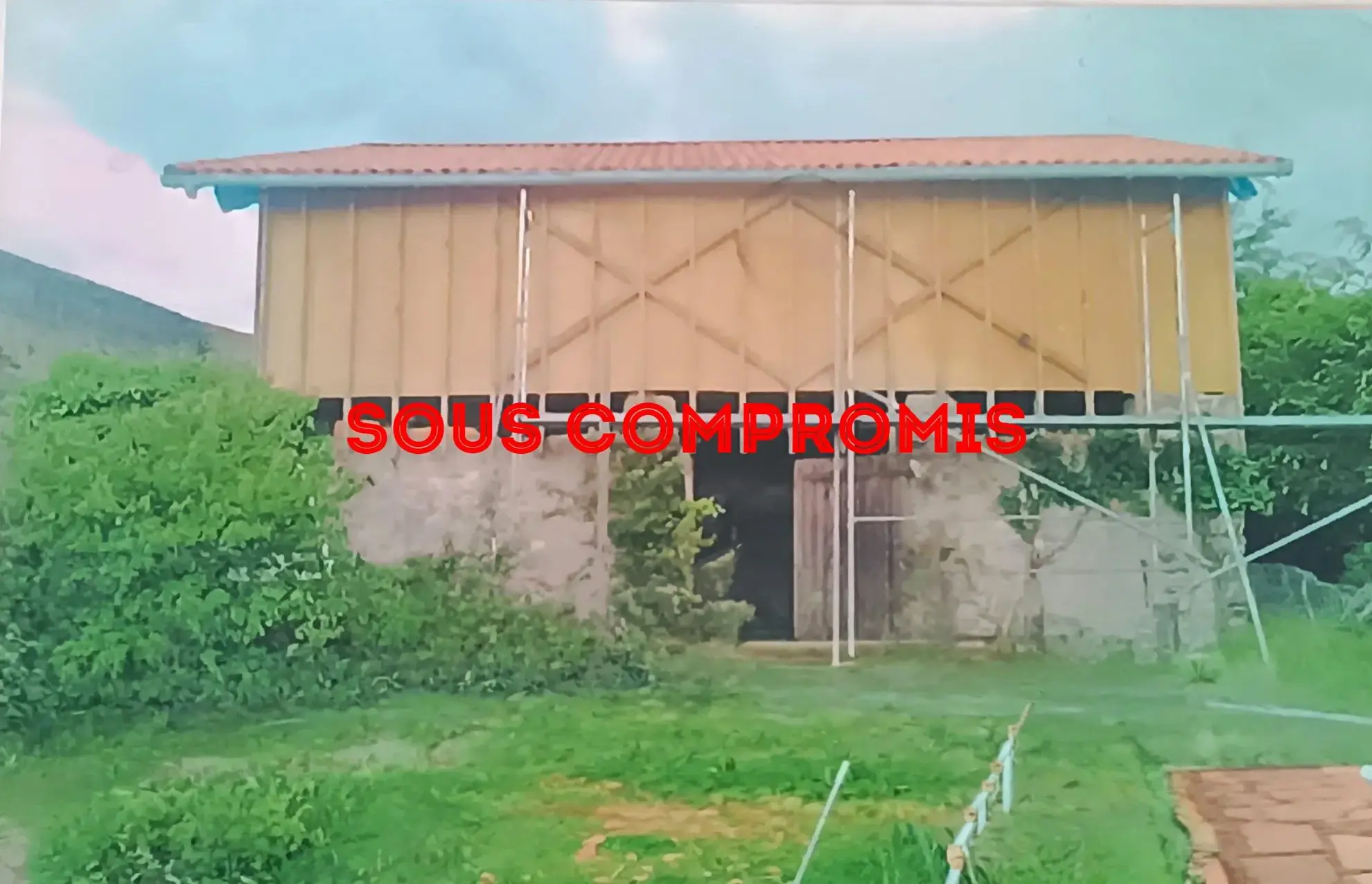 SOUS COMPROMIS À saisir : ancienne grange à rénover à Montrevault-sur-Èvre avec fort potentiel