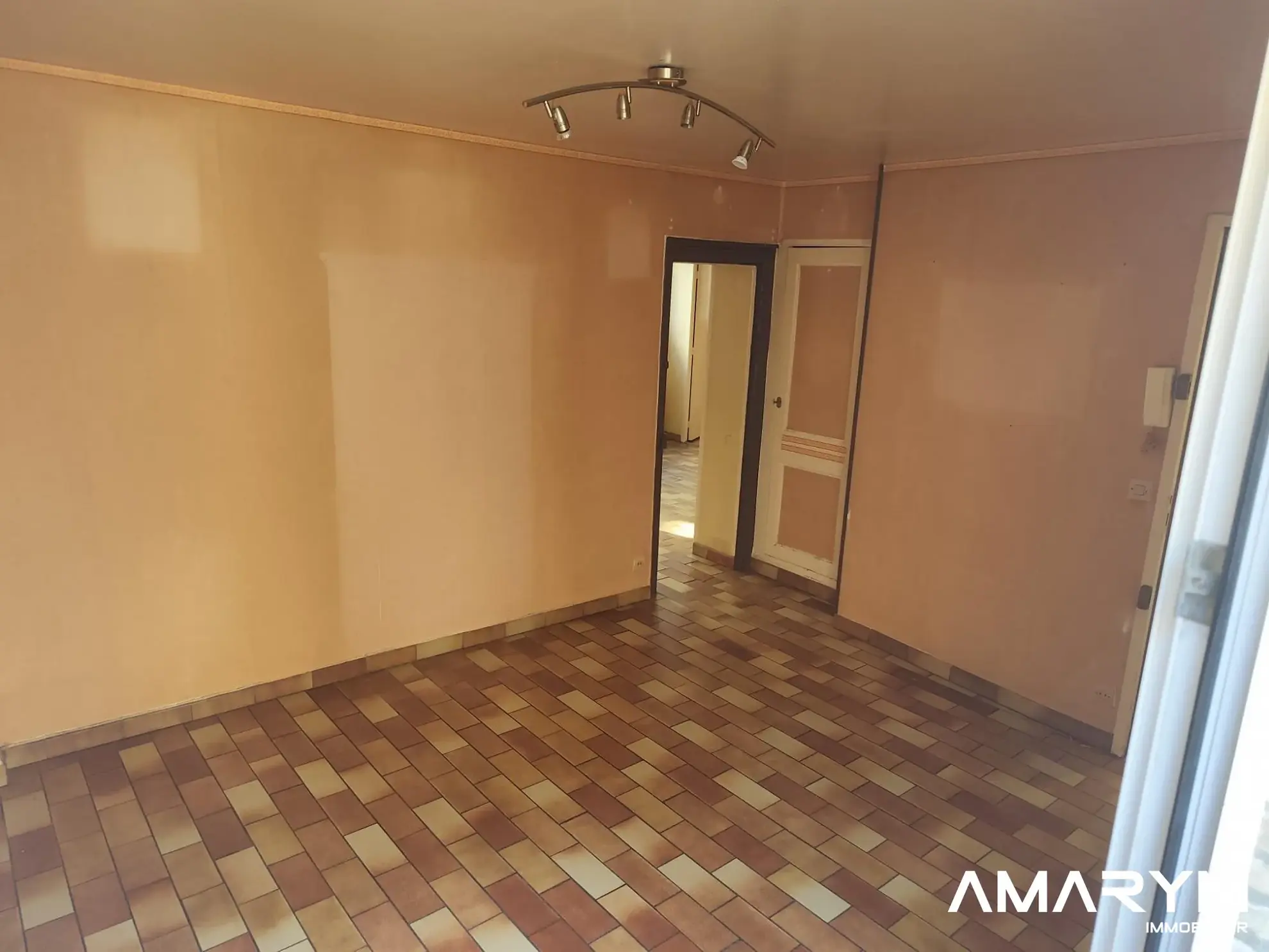 Achat appartement atypique à Dieppe avec pièce de vie en plein sud