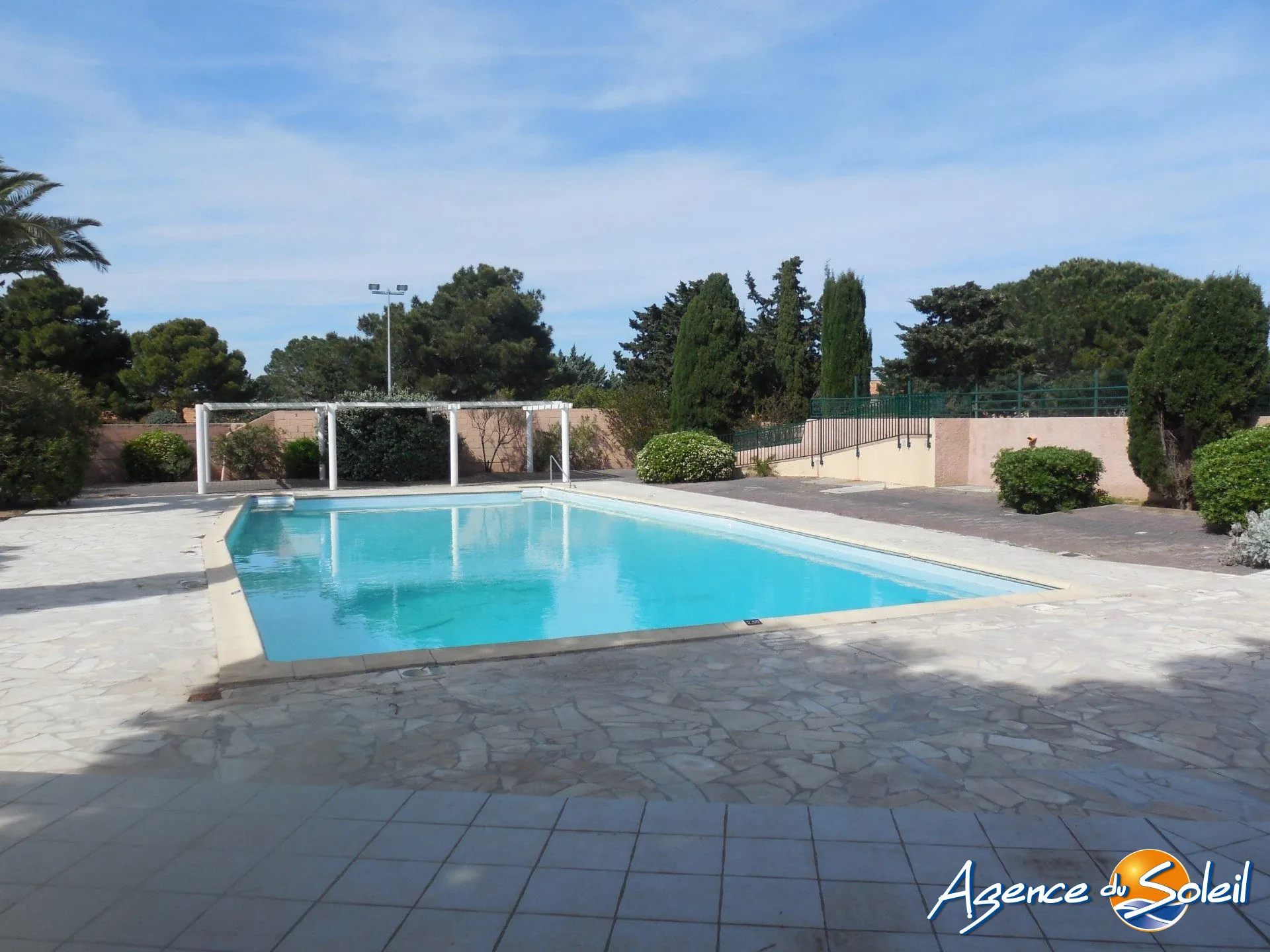 Appartement 2 pièces avec parking et piscine à Fitou, bord d'étang