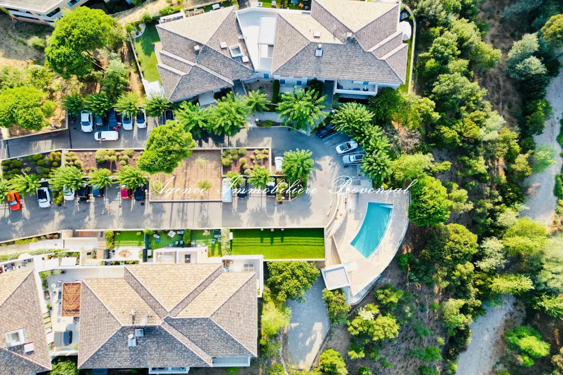 Appartement T2 avec piscine et rez-de-jardin à Sainte-Maxime