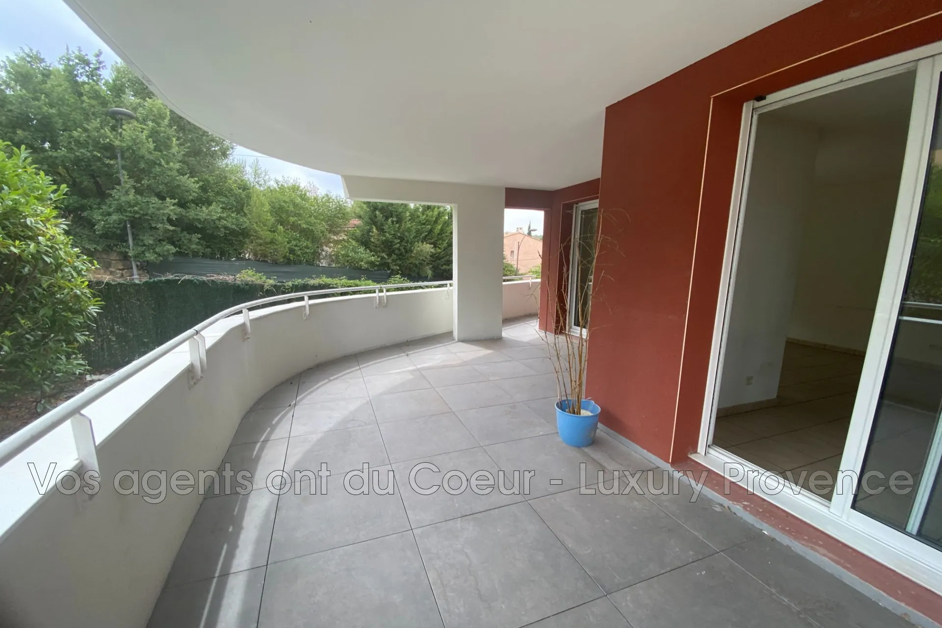Splendide appartement T2 avec terrasse et piscine à Fuveau