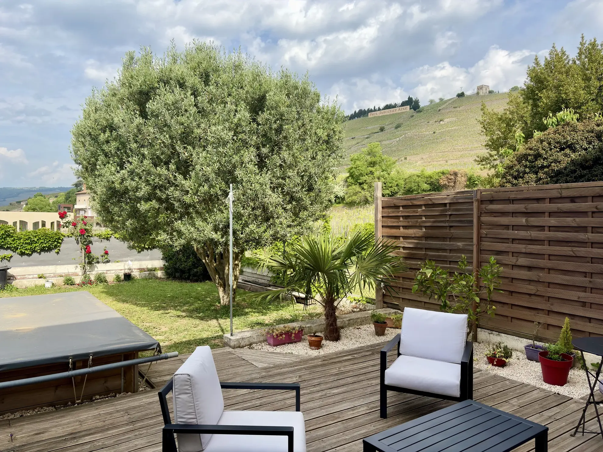 Maison atypique de 90 m² avec jardin au cœur des vignes de Tain-l'Hermitage