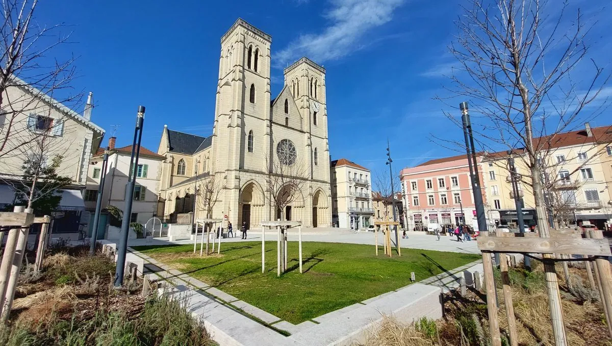 Appartement T4 en hyper-centre de Bourgoin-Jallieu avec balcon et 3 chambres