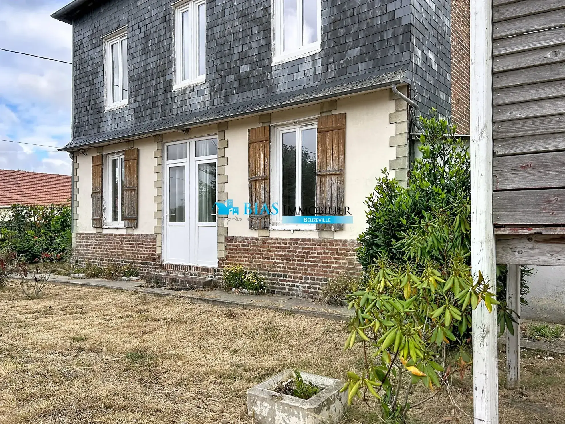 facade  Très belle maison de maître à Beuzeville avec potentiel de rénovation