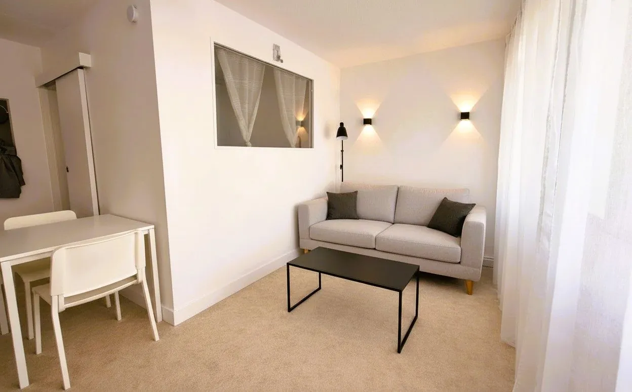 Spacieux appartement T1 meublé avec balcon et parking à Bordeaux