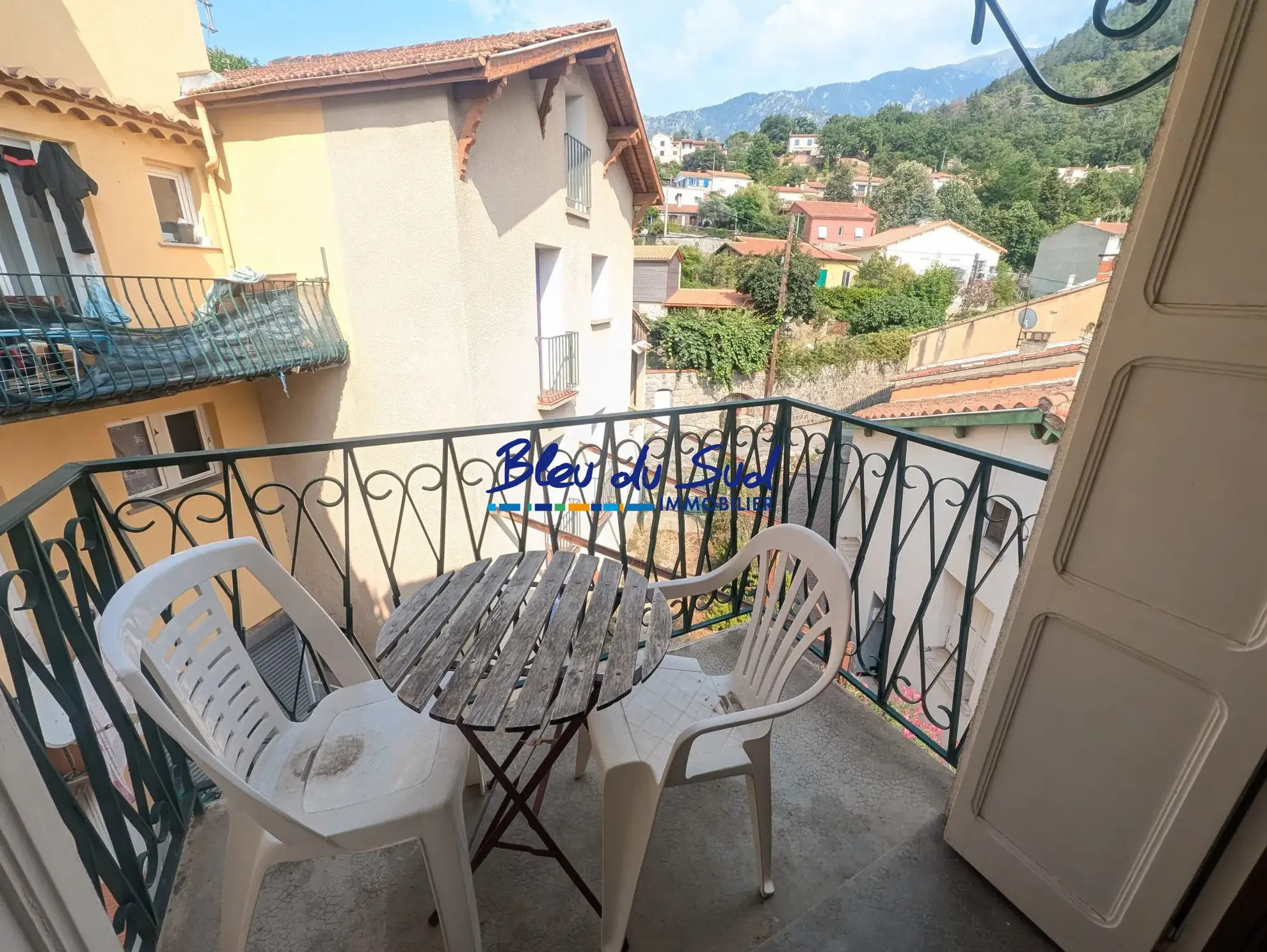 Maison de village avec 3 appartements, balcons et cave à Vernet-les-Bains