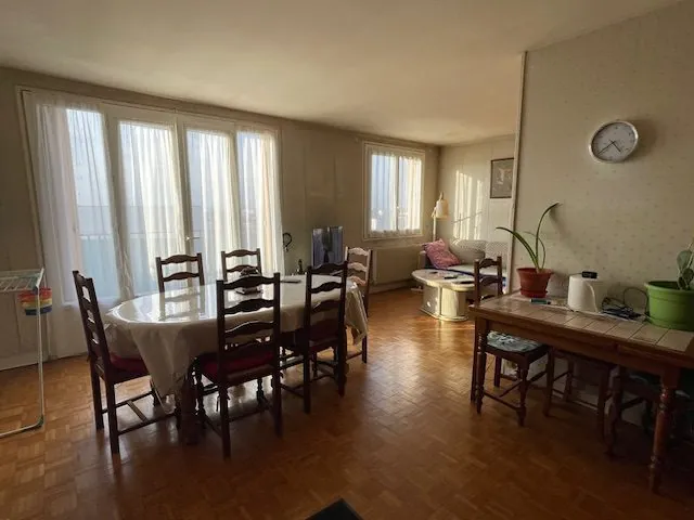 Appartement F3 lumineux avec balcon et parking à Drancy - Secteur Économie