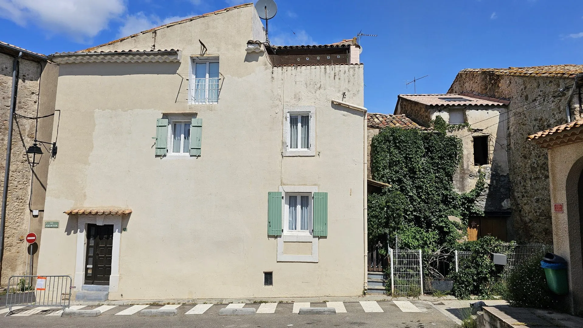 Belle maison de village à vendre à Autignac avec terrasse ensoleillée