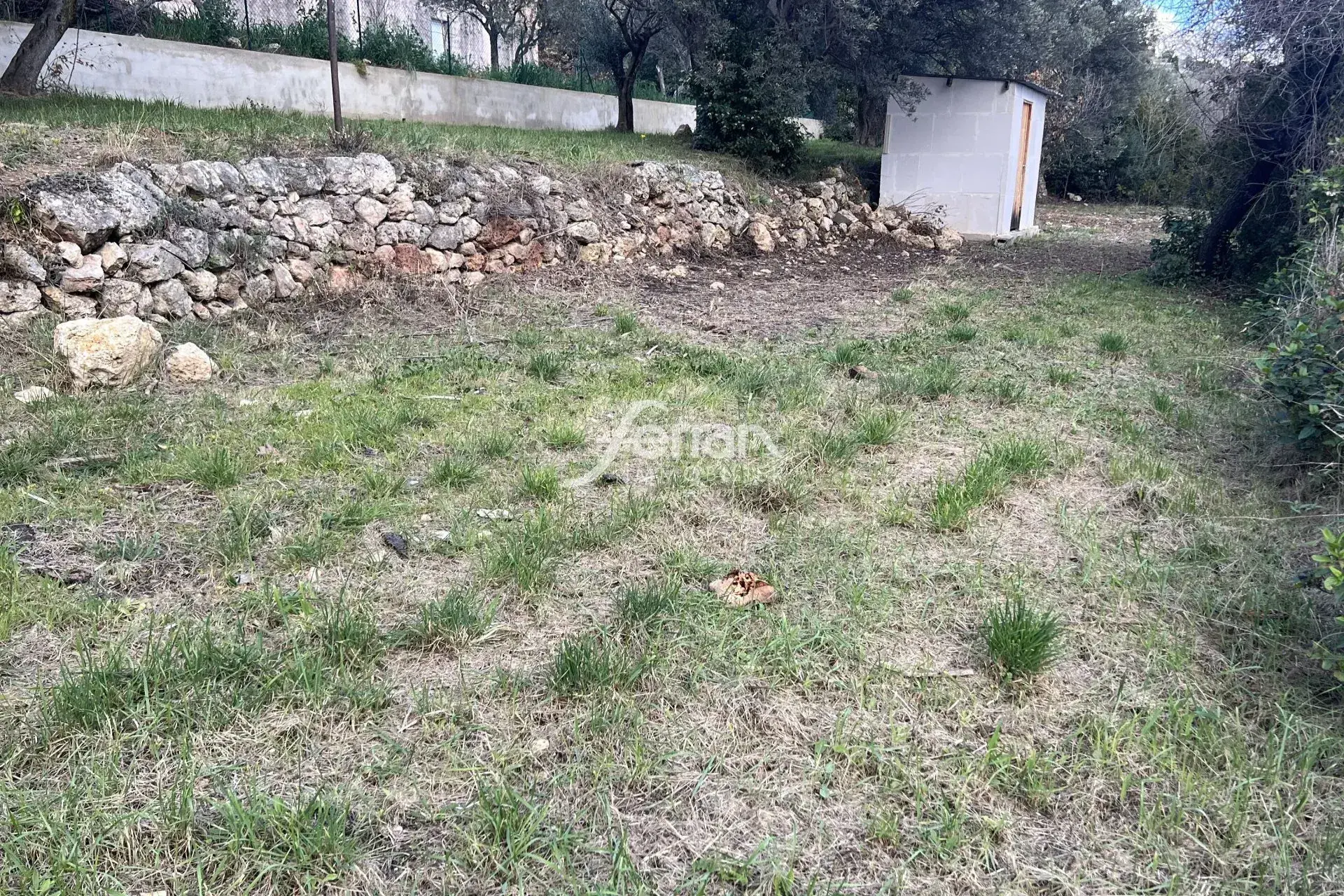 A vendre terrain constructible à Draguignan, 1000 m² viabilisé, exposition sud