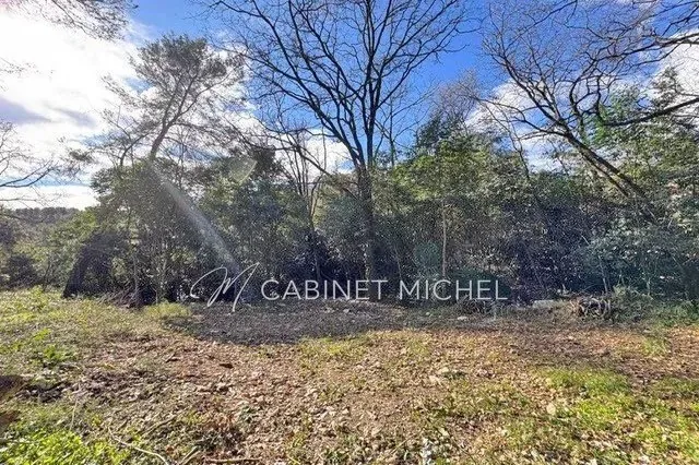 Terrain constructible à Roquefort-les-Pins – Opportunité rare avec potentiel de 240 m²