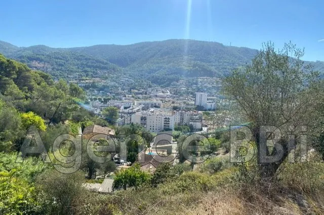 A vendre terrain à Nice avec vue sur la montagne - Surface de 1800 m²