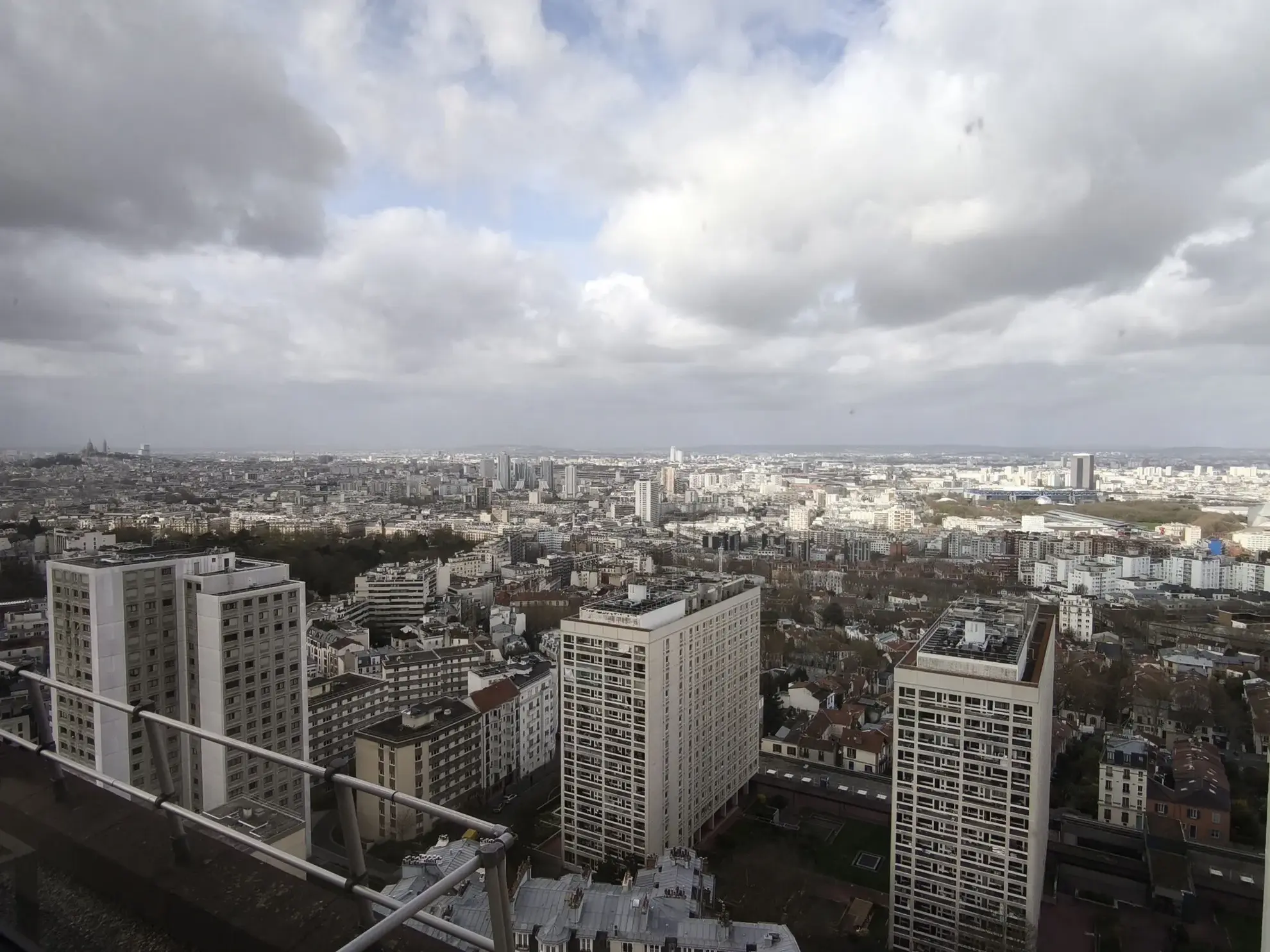 Studette avec vue panoramique au 26ème étage à Paris - Idéal pied-à-terre ou bureau