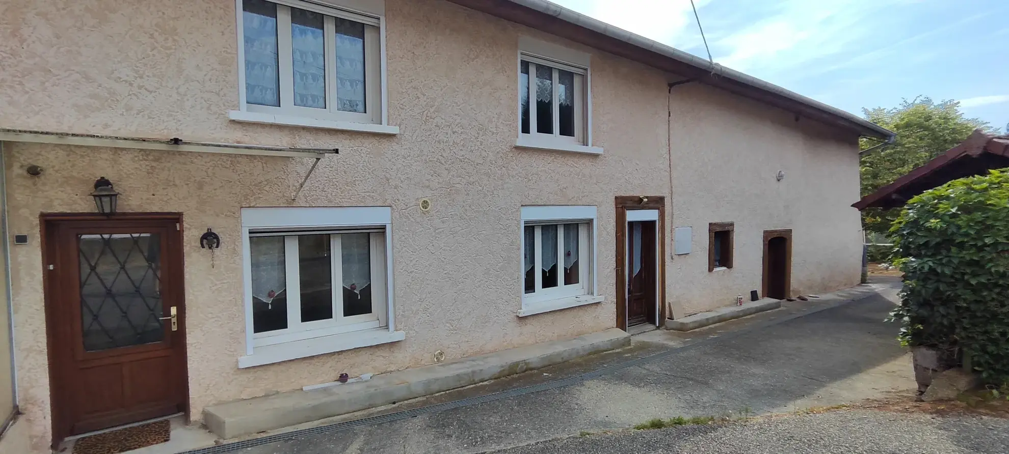 Maison avec dépendances et terrain constructible à Saint-Foy-l'Argentiere