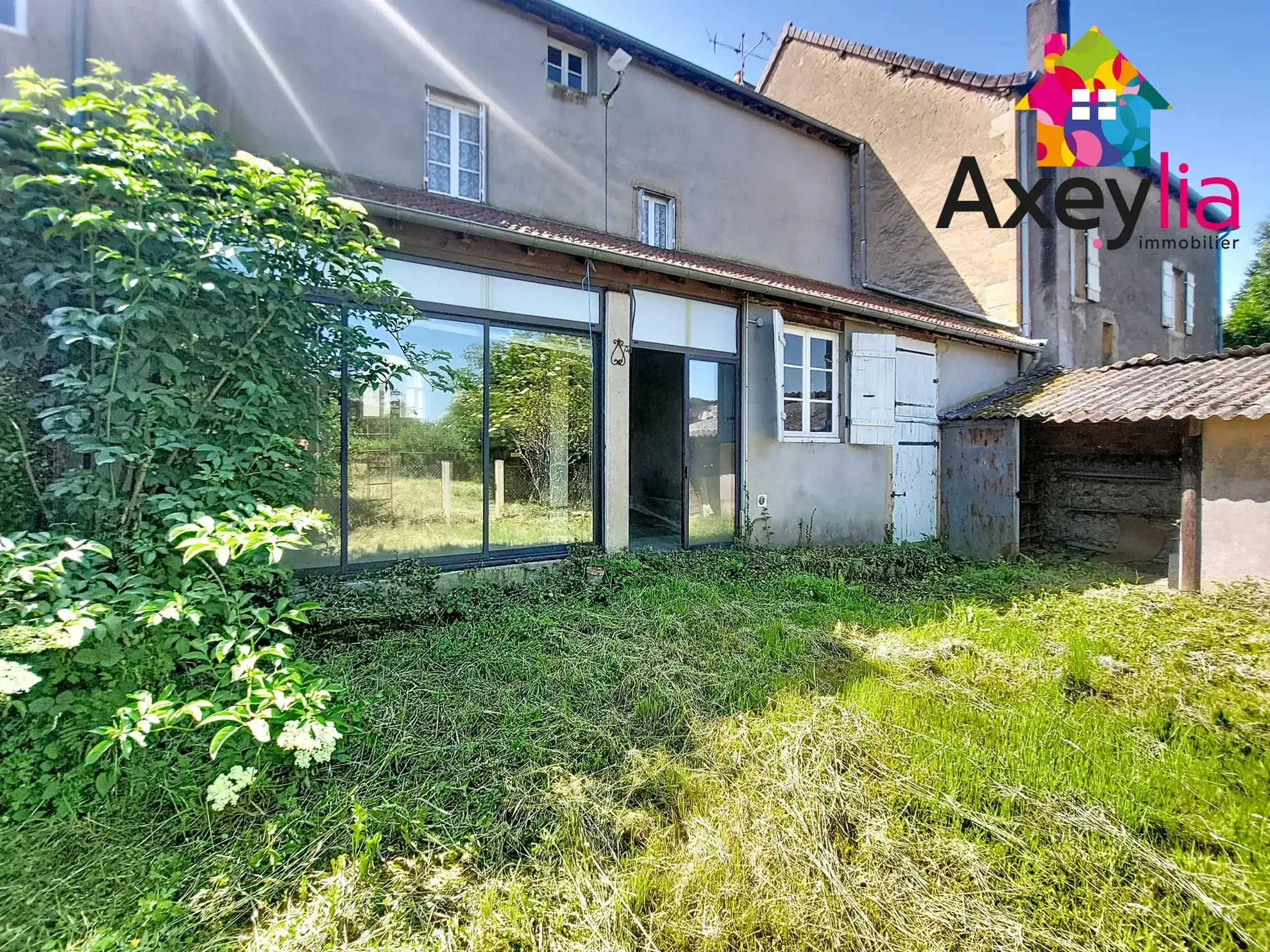 Maison de village à vendre avec terrain et dépendances à Semur-en-Brionnais