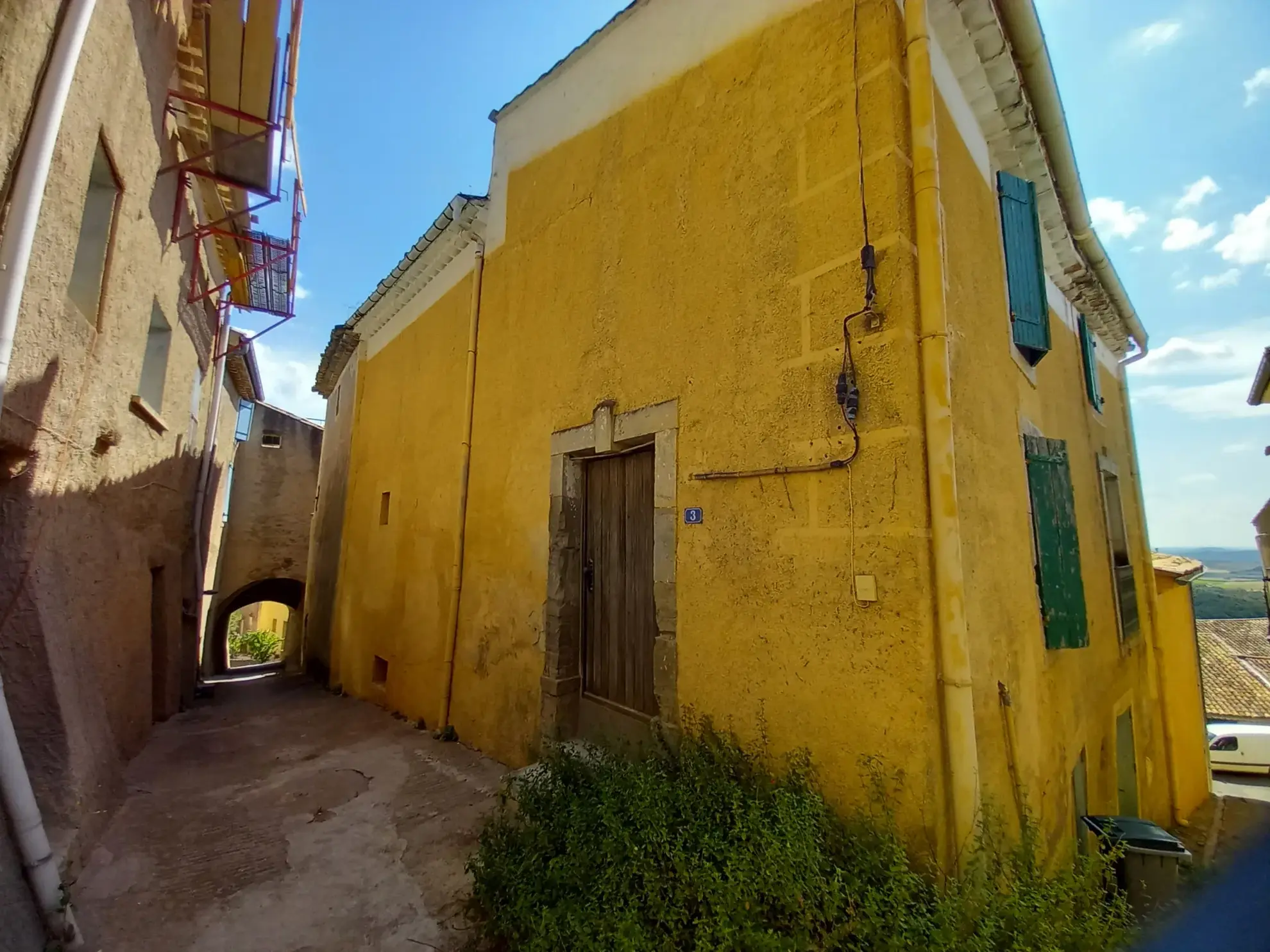 Grande maison en pierre avec vue panoramique à Roquessels, Hérault