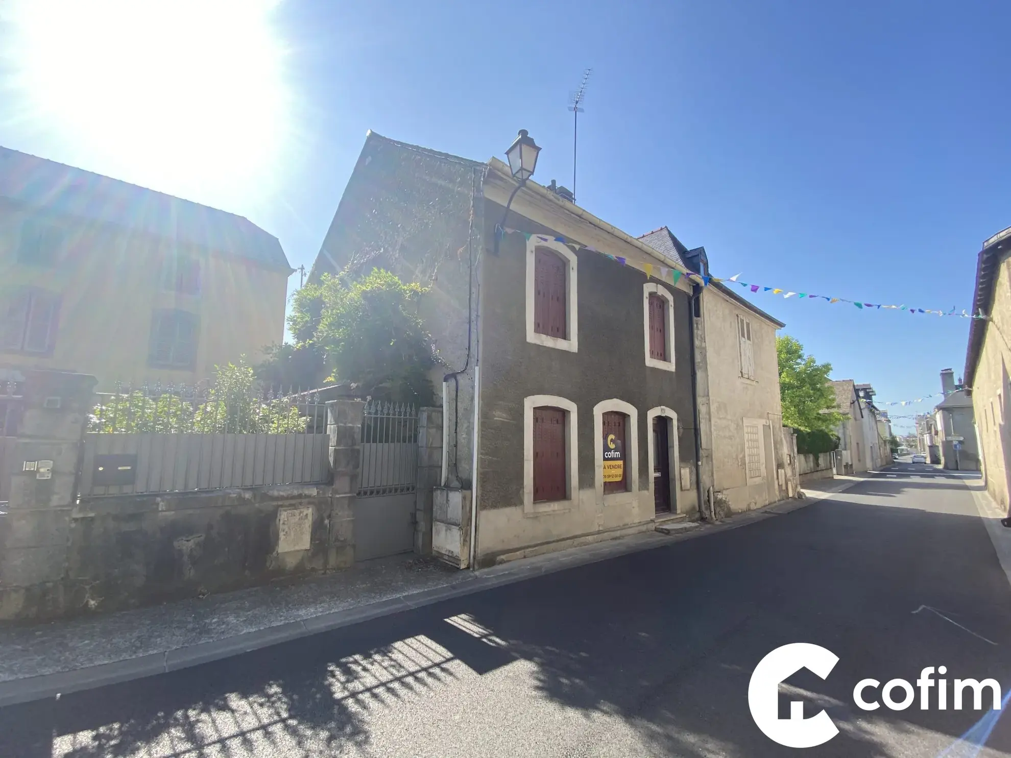 Charmante maison de ville à Coarraze avec terrasse et jardin, 74 m²