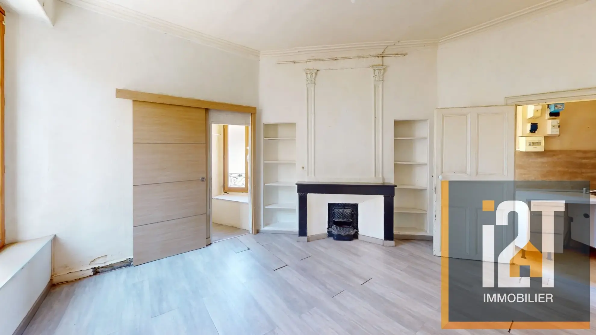 Appartement à vendre à Nîmes avec vue sur l'église Saint-Paul