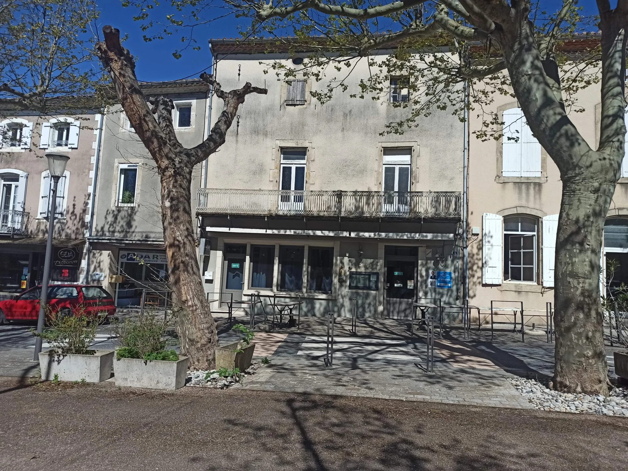 Immeuble à Dourgne avec potentiel locatif élevé et travaux en plan