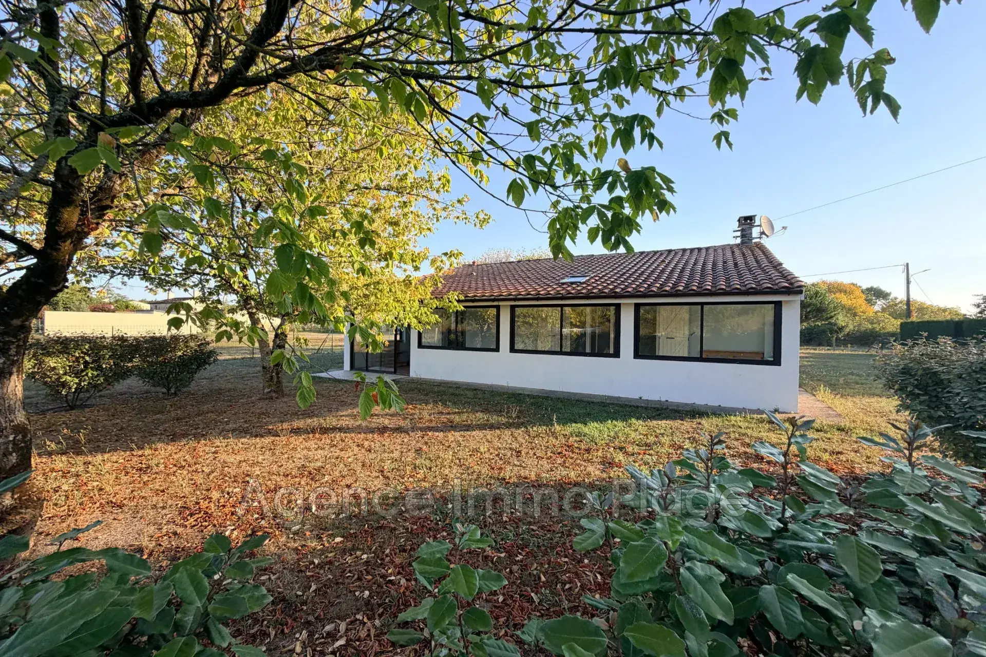 Achat maison plain-pied à Vensac avec jardin arboré de 2300 m²