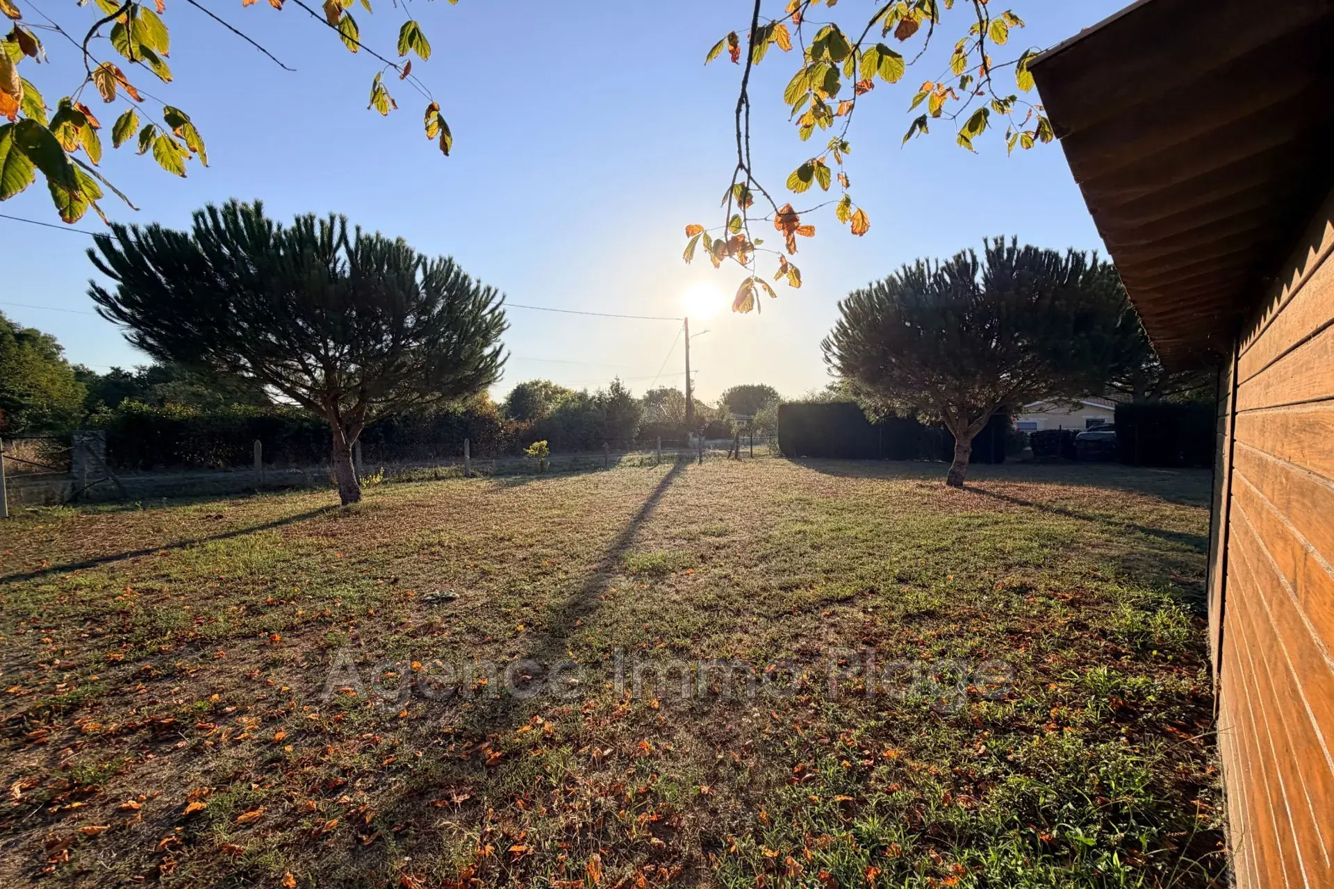 Achat maison plain-pied à Vensac avec jardin arboré de 2300 m² 