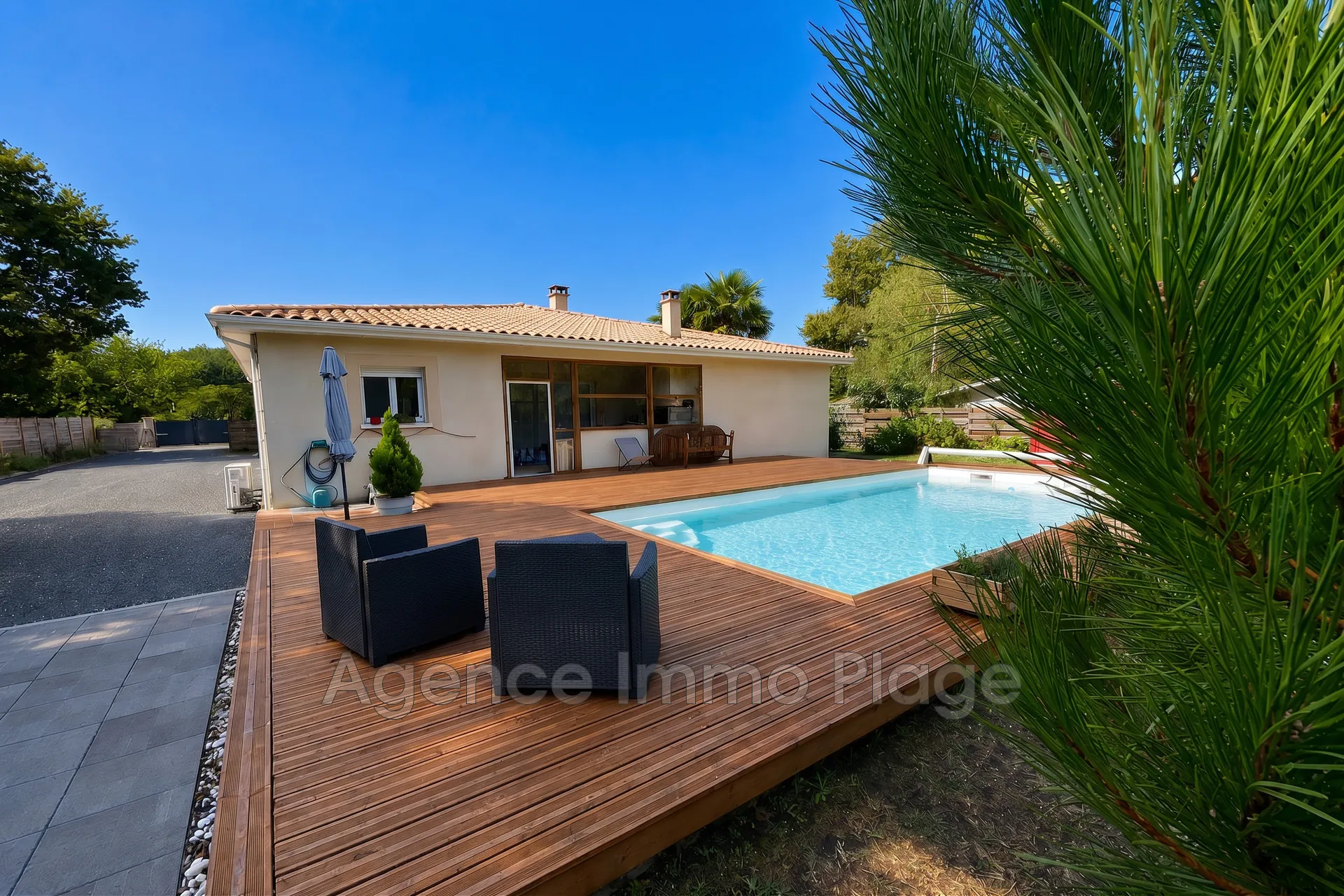 Maison de Plain-Pied avec Piscine à Queyrac - 126 m², 3 Chambres, Terrain Clos