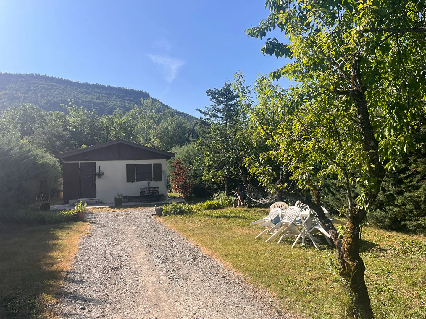 Maison individuelle à Aspres-sur-Buech avec terrain de 1252 m², cadre paisible