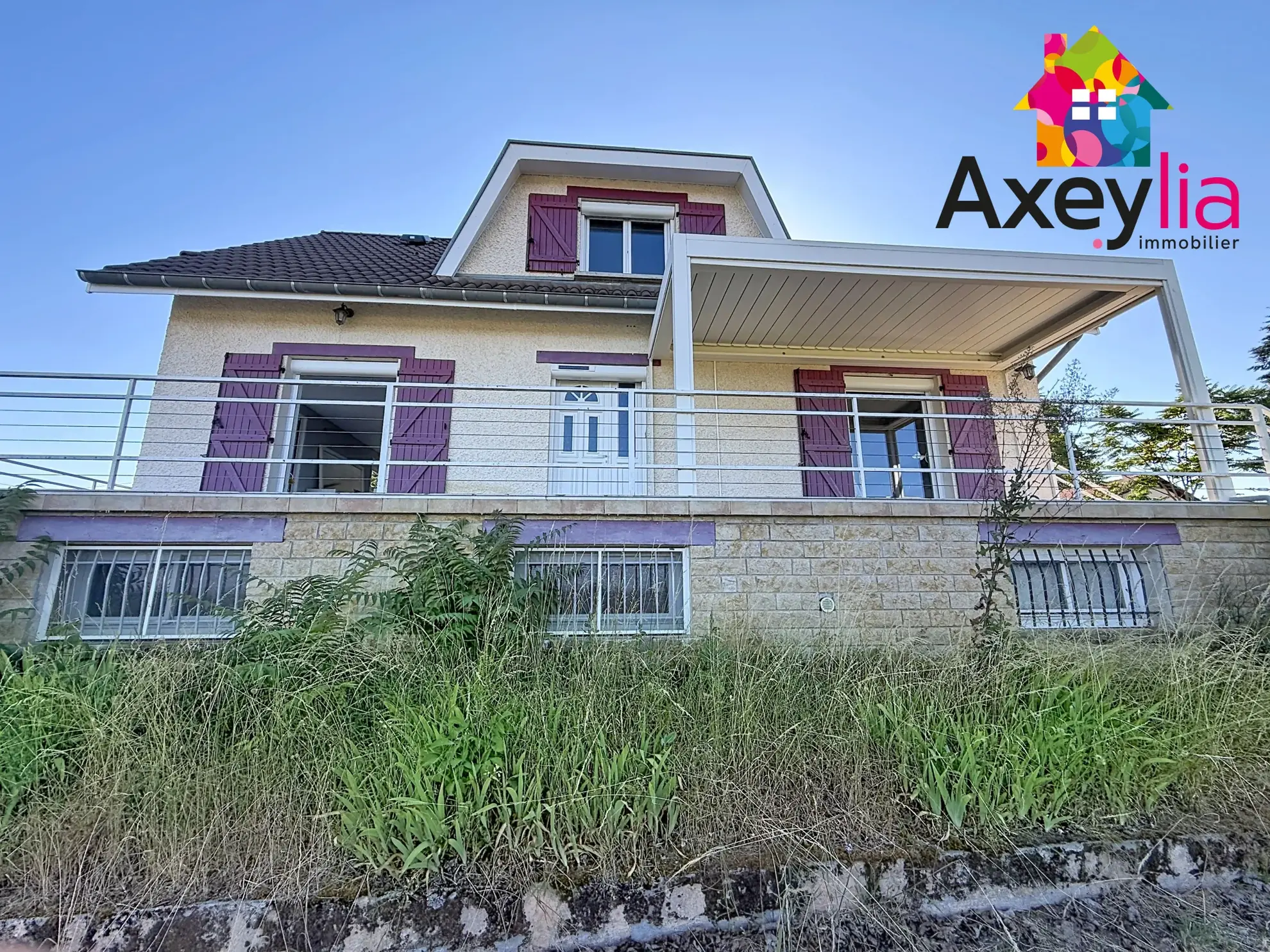 Maison familiale avec 5 chambres, sous-sol et vue imprenable à Renaison