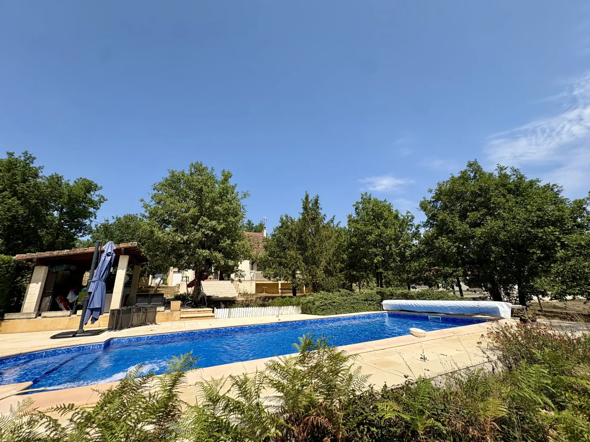 Maison avec piscine et grand terrain arboré au cœur du Périgord Noir