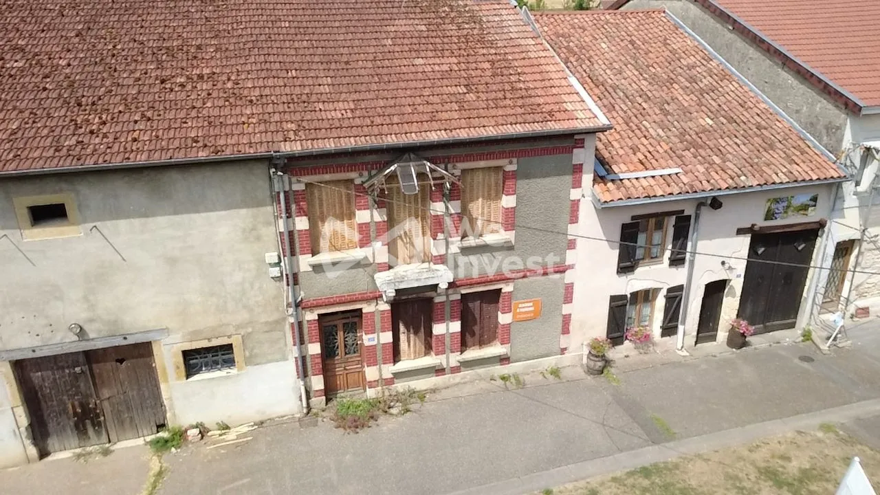Maison à rénover avec terrain et dépendance à Murvaux, opportunité d'investissement