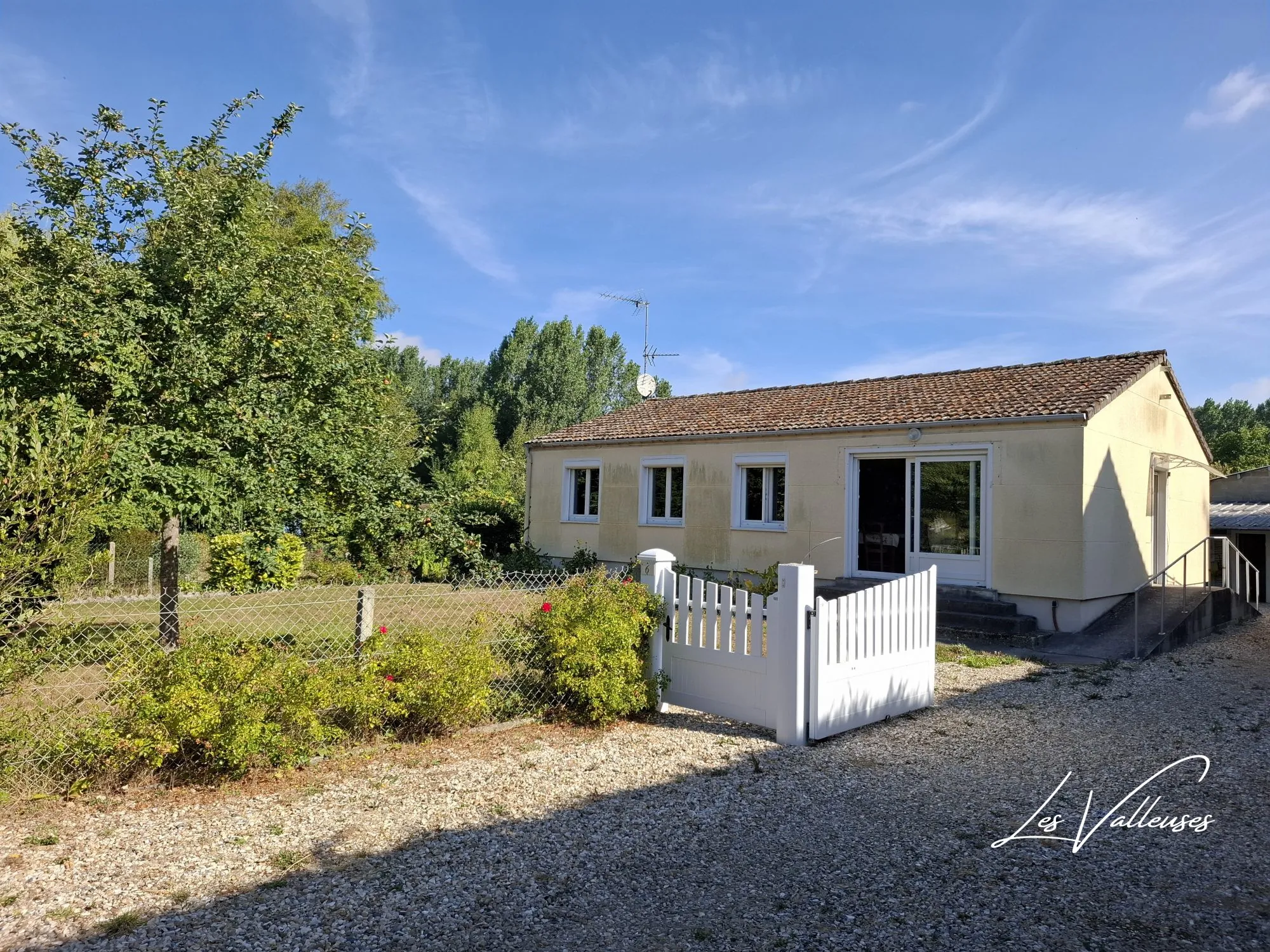 Maison de plain-pied avec grand hangar à Cany-Barville