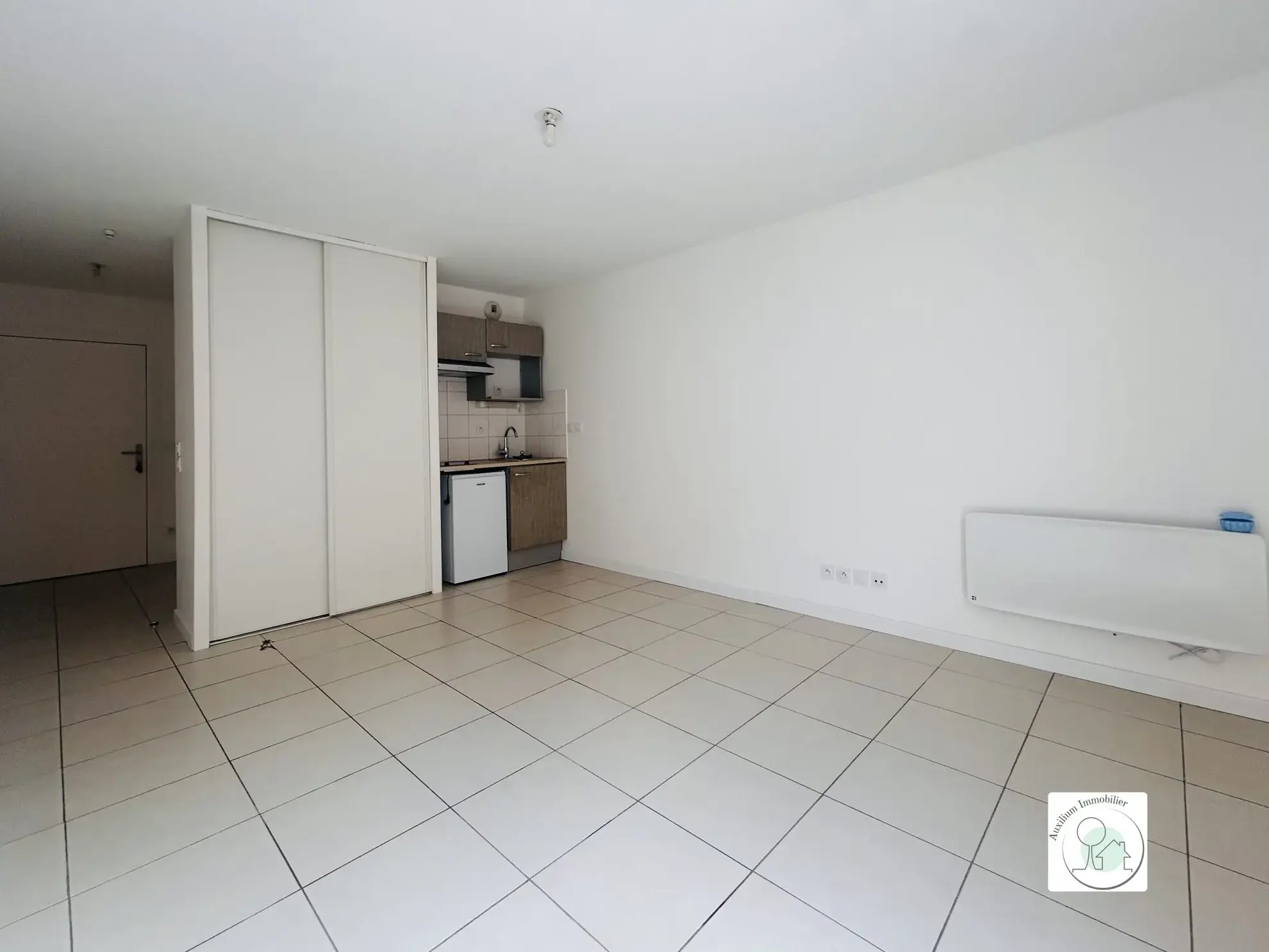 Studio de 26 m² à Bordeaux Bastide avec ascenseur, résidence moderne de 2017