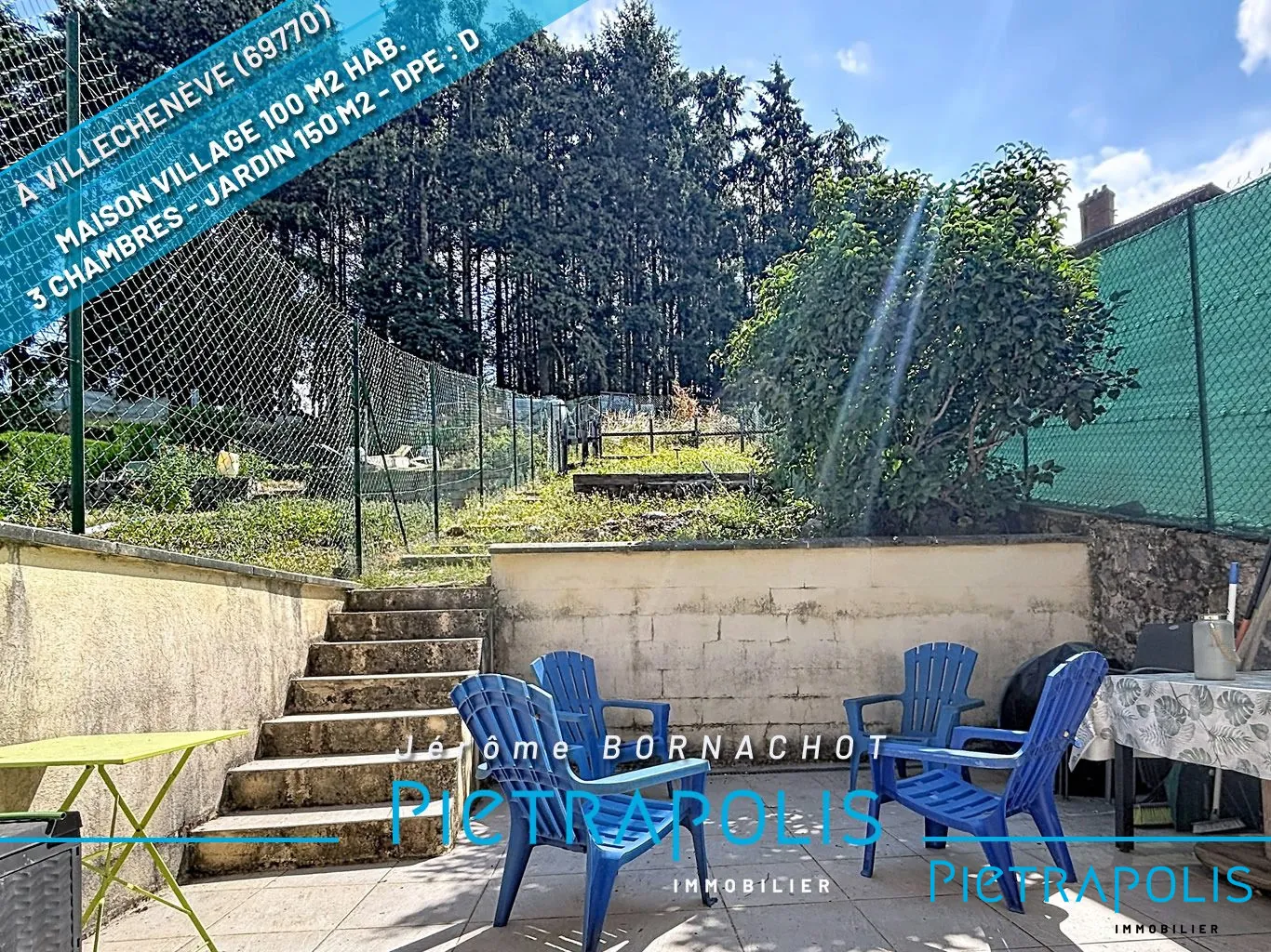 Maison de village en pierre rénovée avec jardin à Villechenève – 100 m² habitables