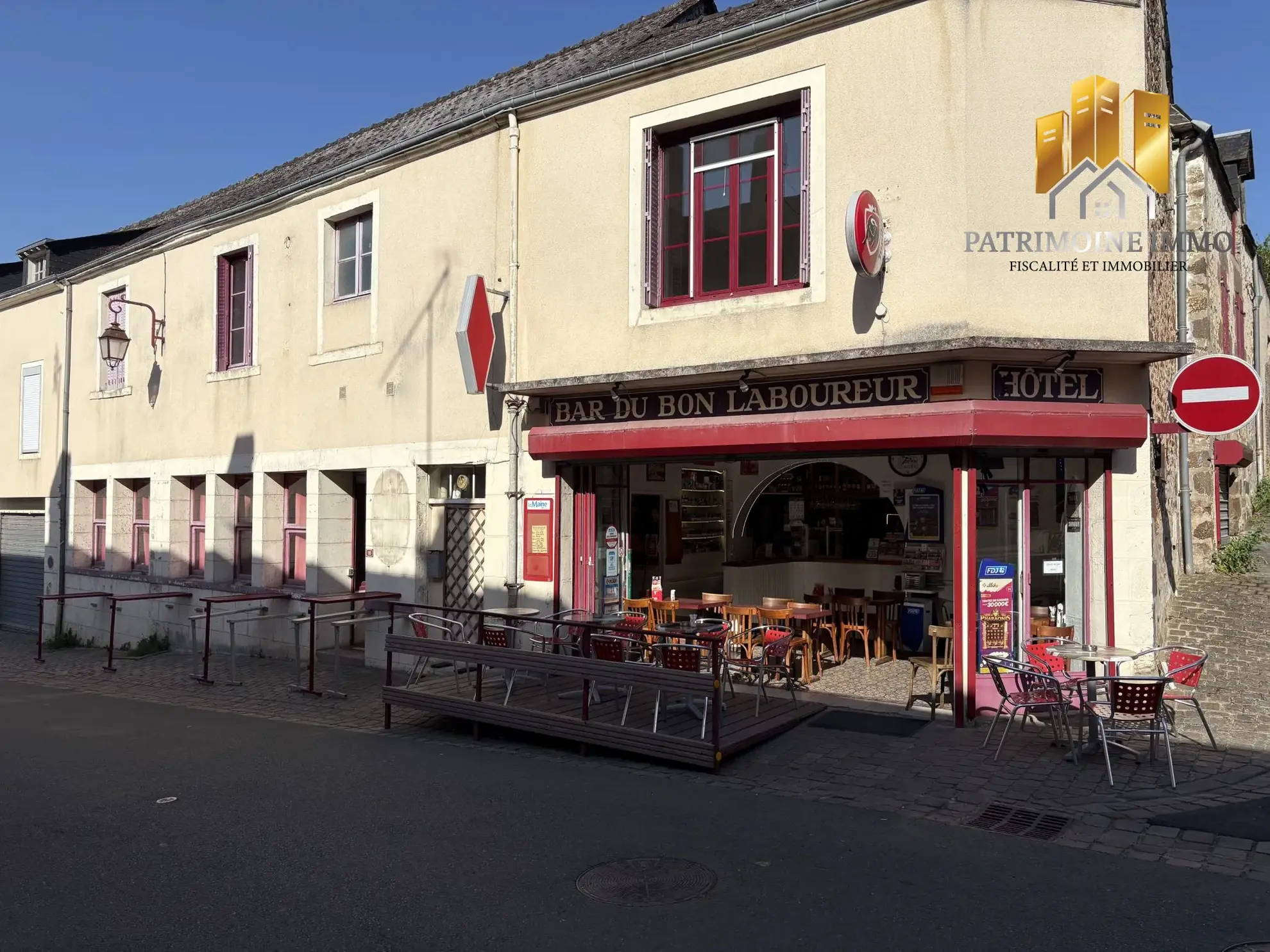 Fonds de commerce hôtel, bar et restaurant à Saint-Léonard-des-Bois avec licence IV