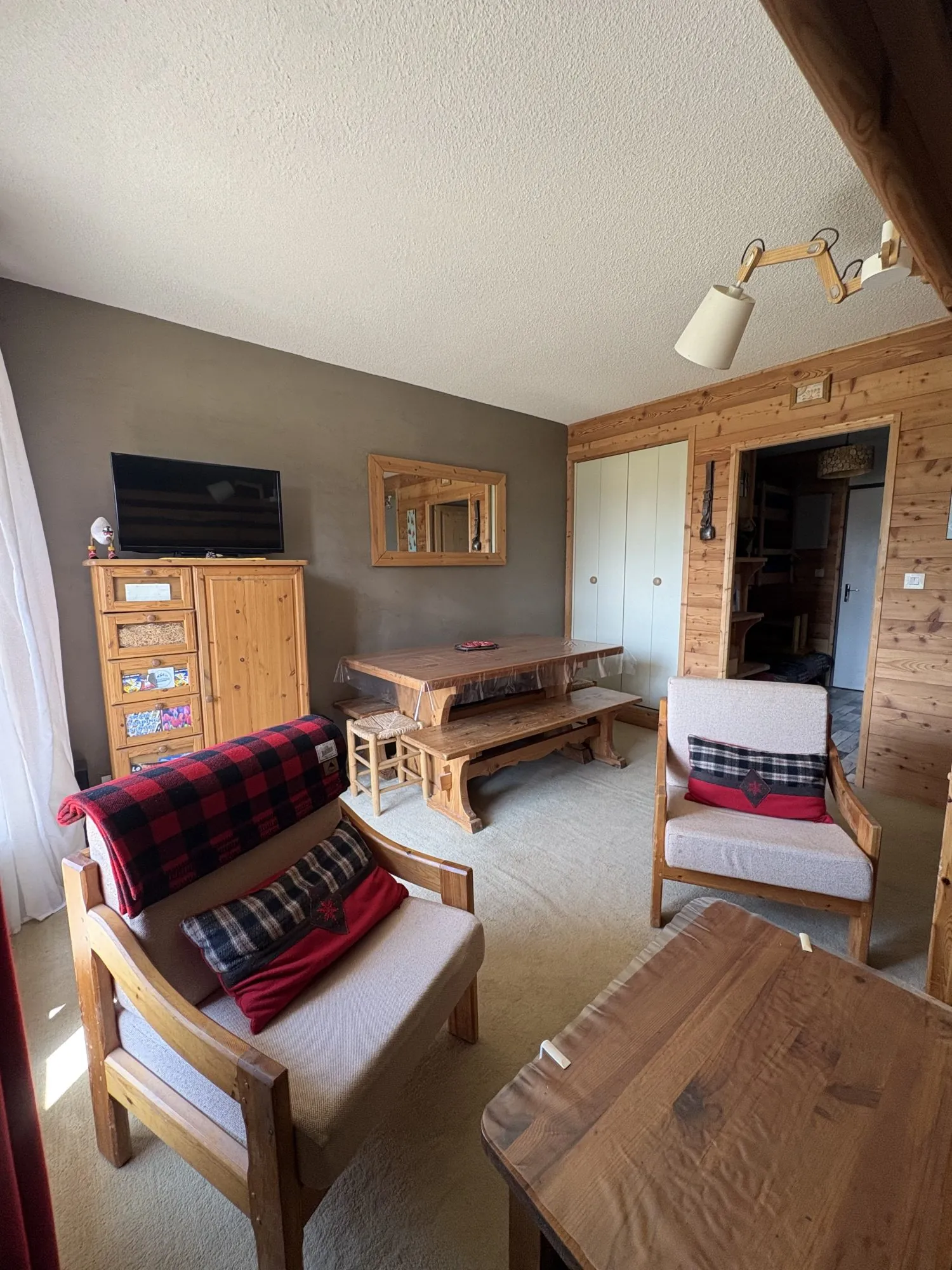 Studio à vendre à Montclar avec vue, balcon et cave