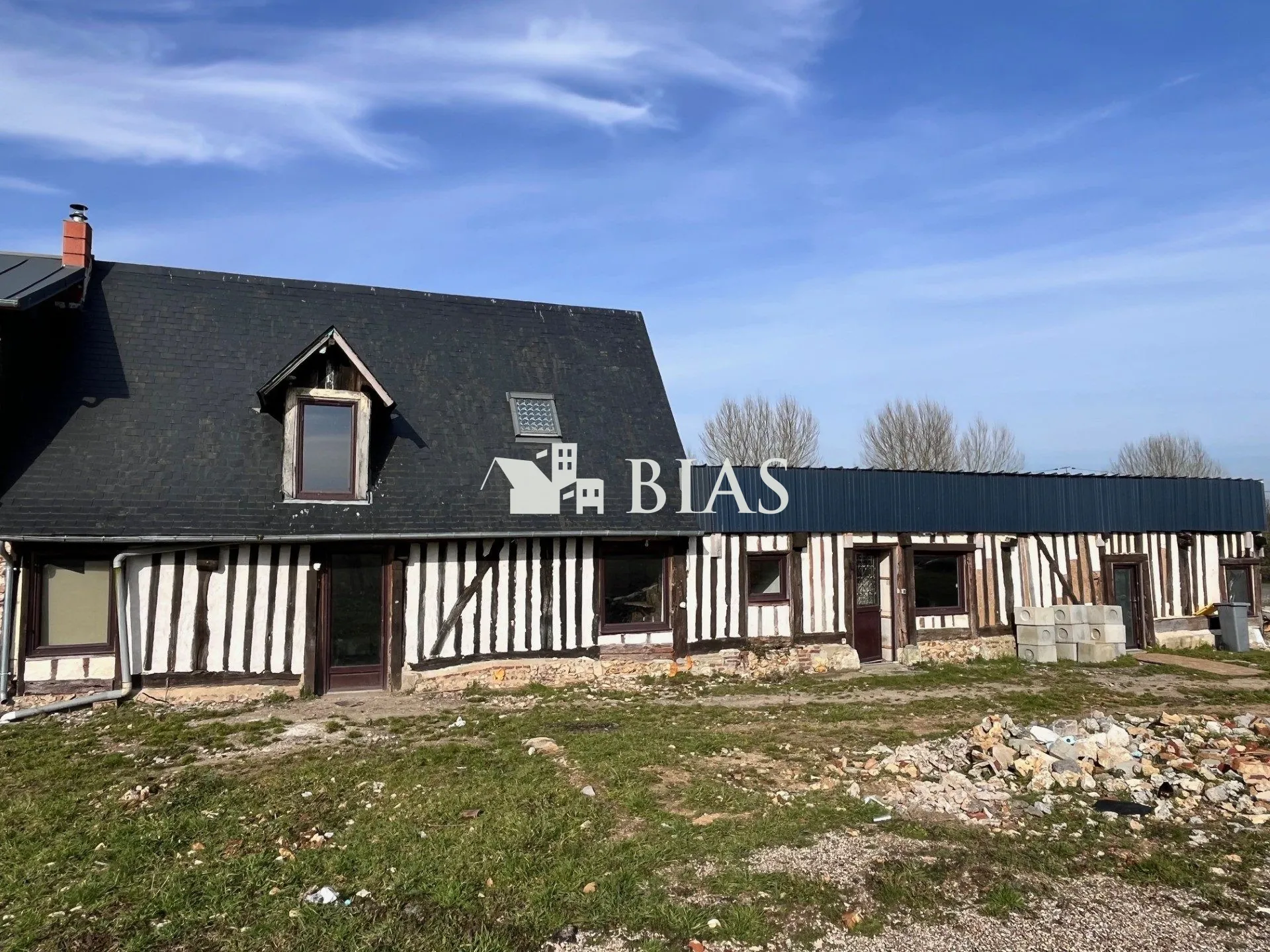 Maison à rénover de 149 m² à Boissey-le-Châtel, proche écoles et commodités