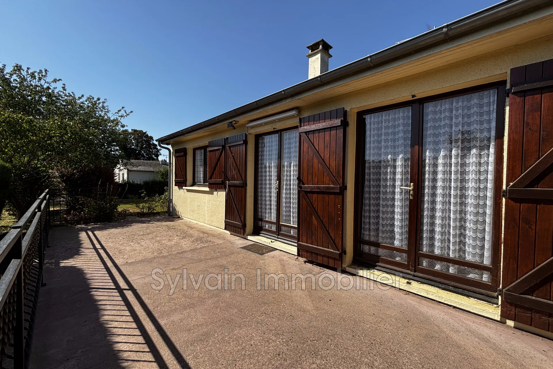 Maison de plain-pied à rénover à Méru avec jardin, garage et 3 chambres